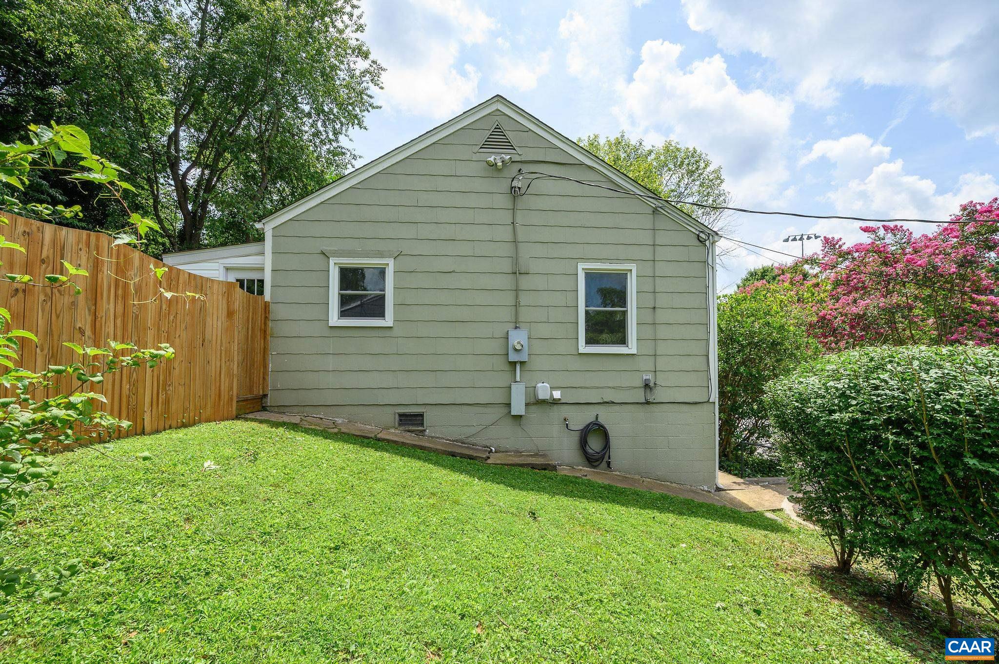 606 MCINTIRE RD