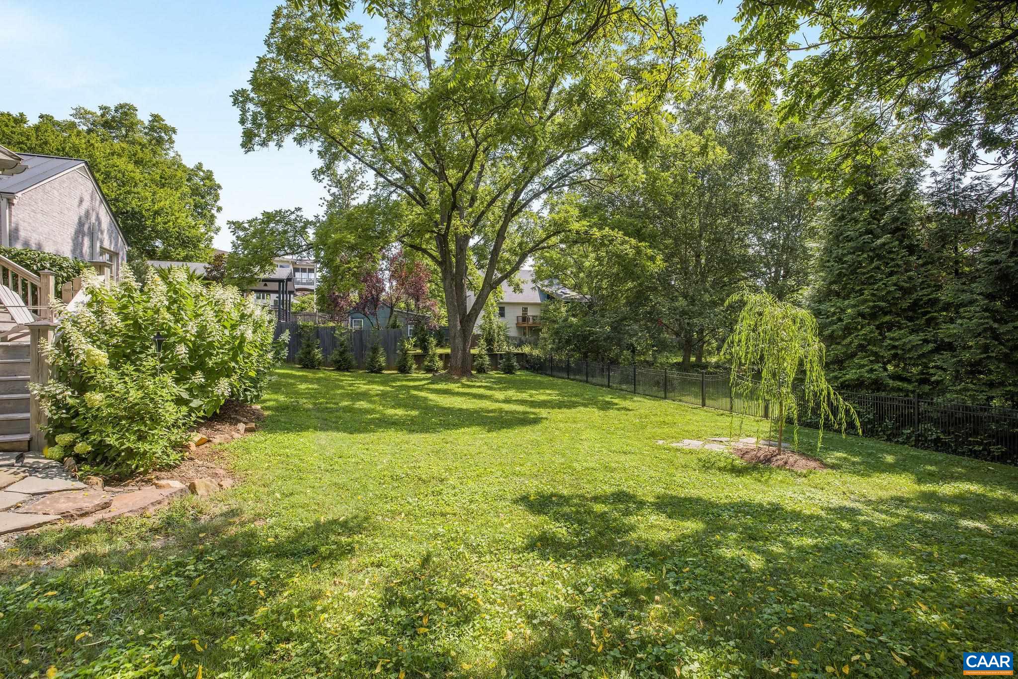 960 LOCUST AVE
