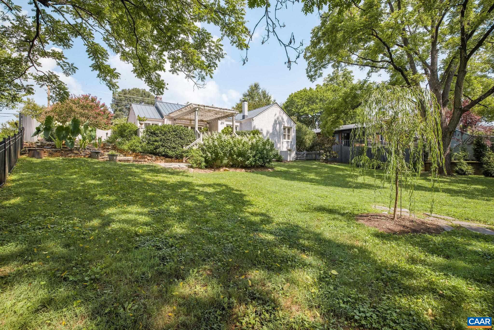 960 LOCUST AVE