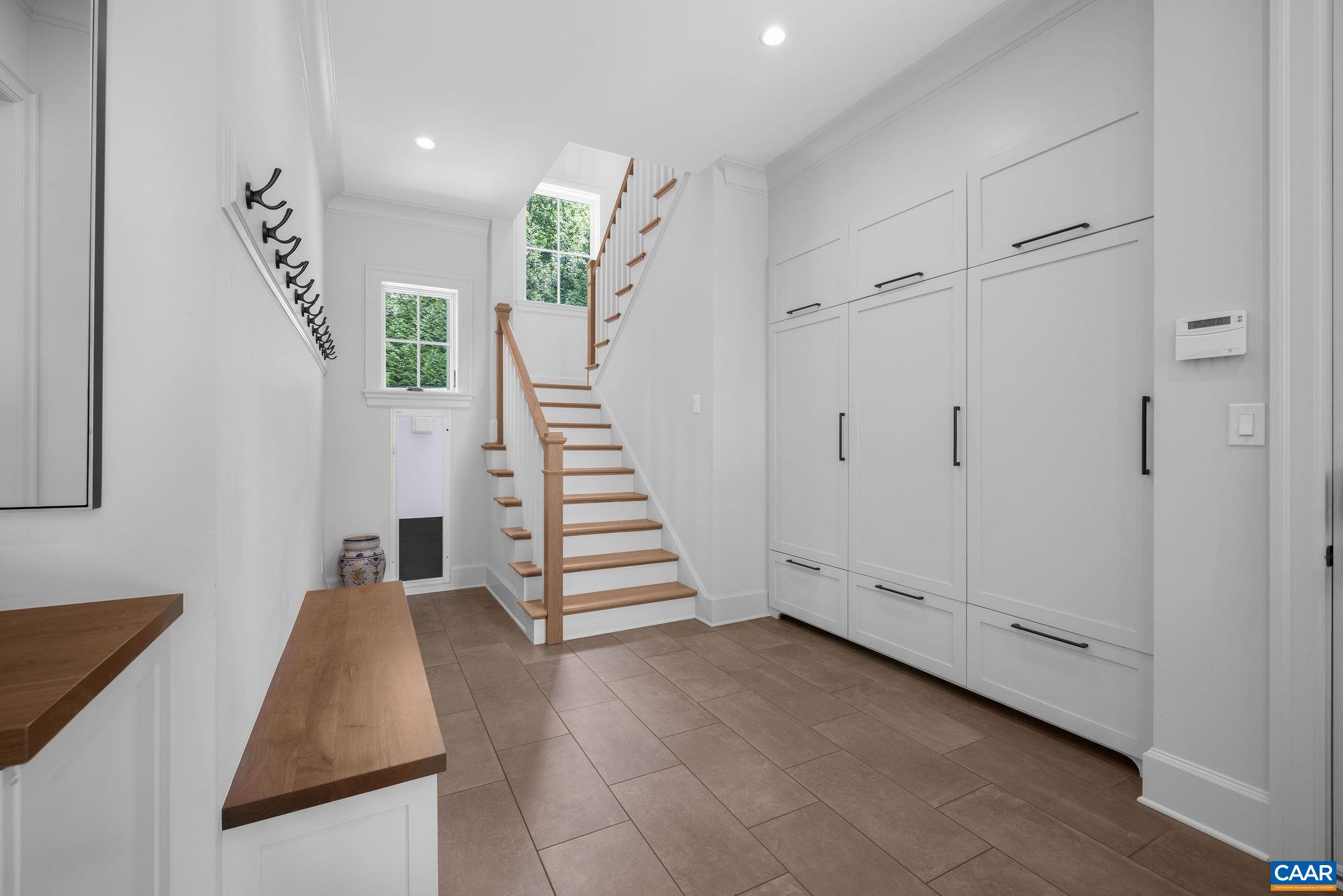 111 FALCON DR