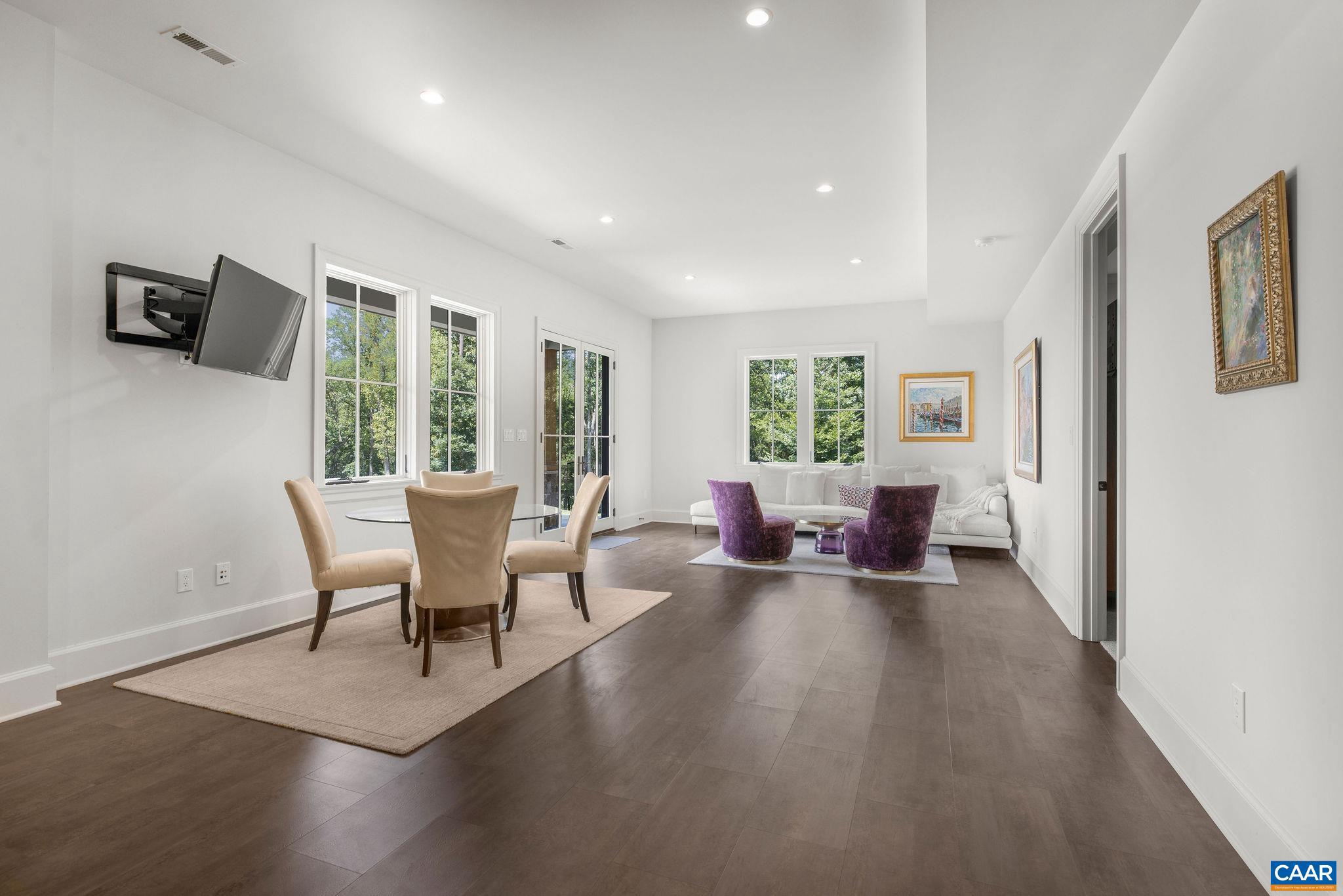 111 Falcon Dr