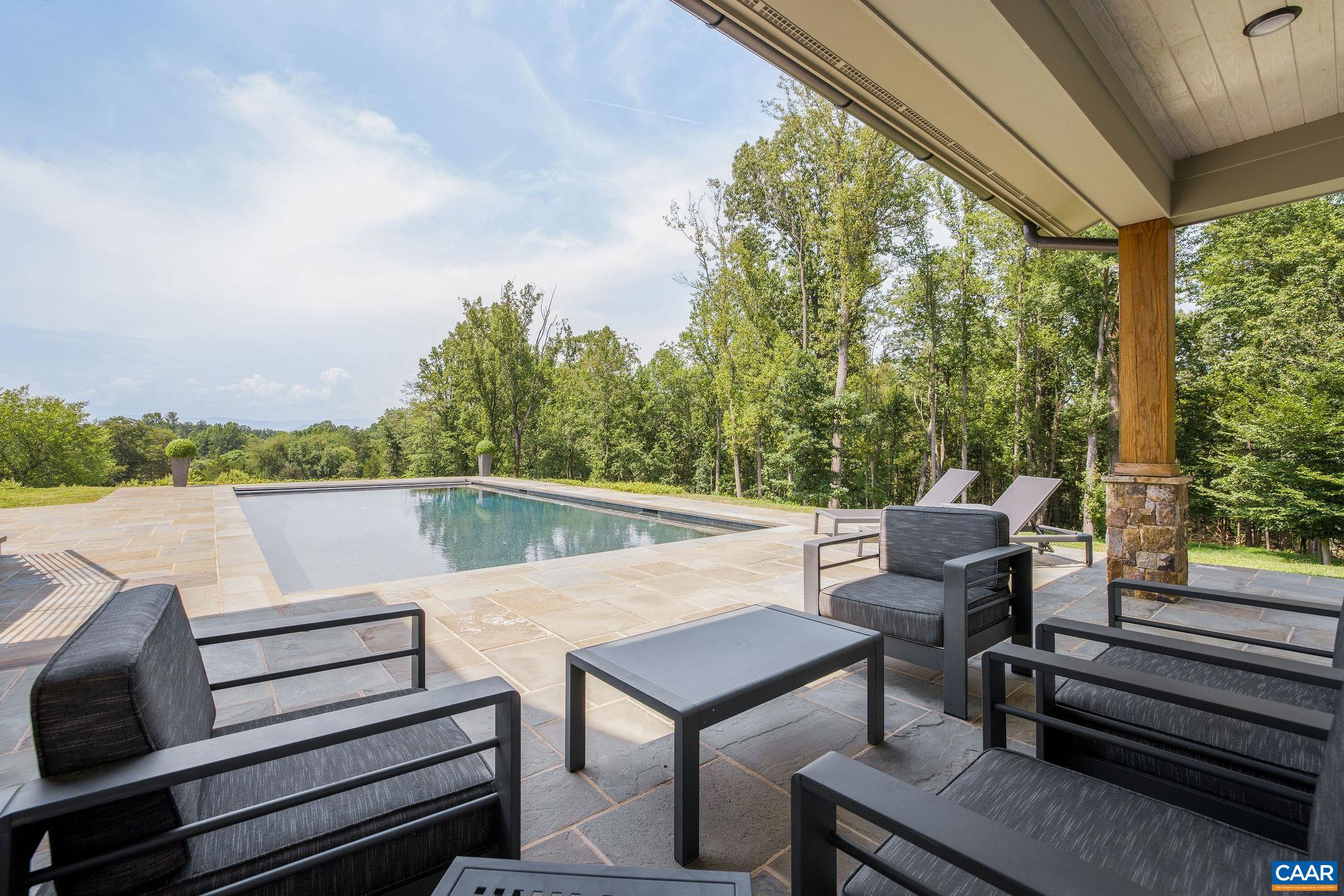 111 FALCON DR