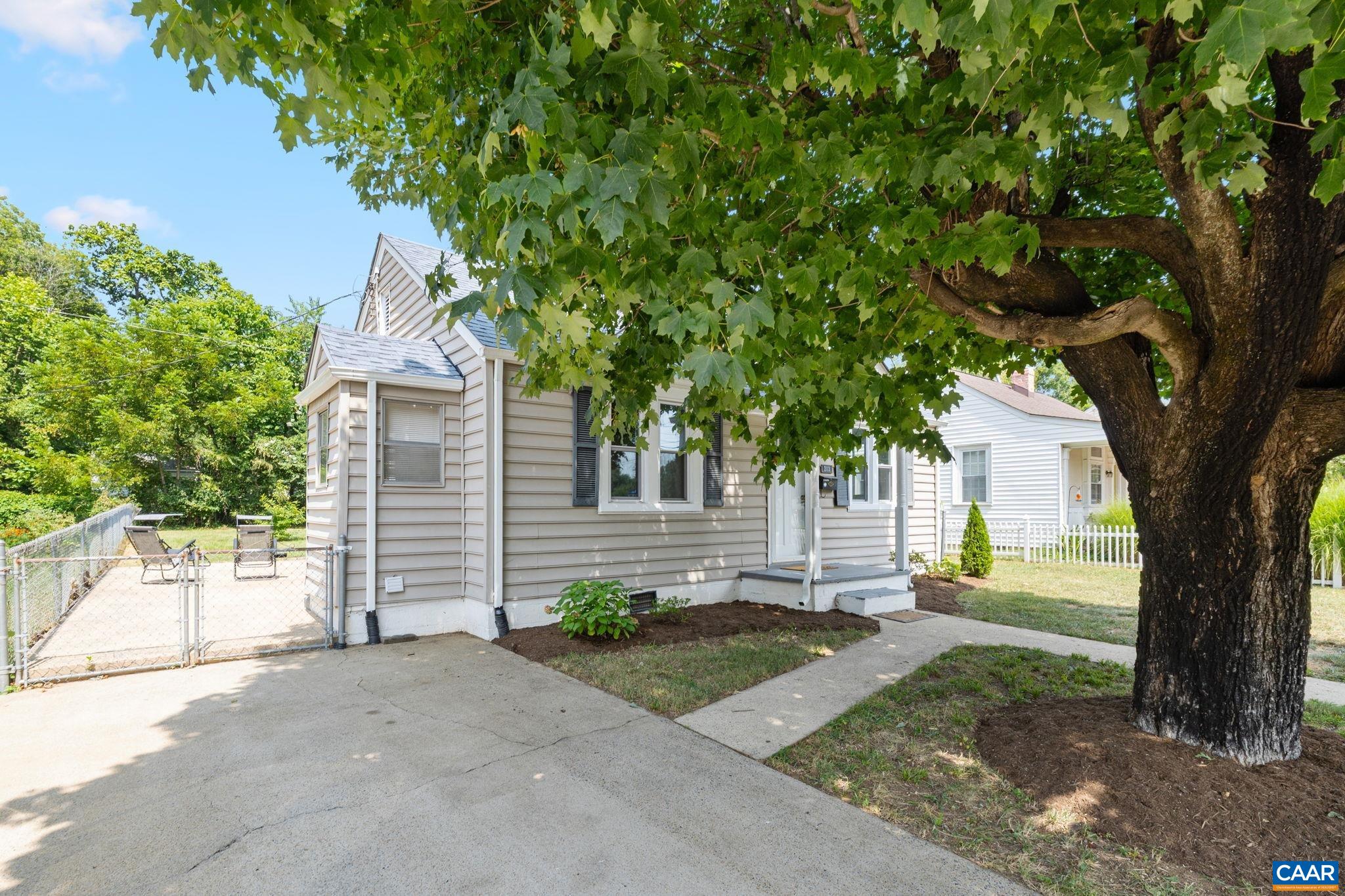 213 MEADE AVE