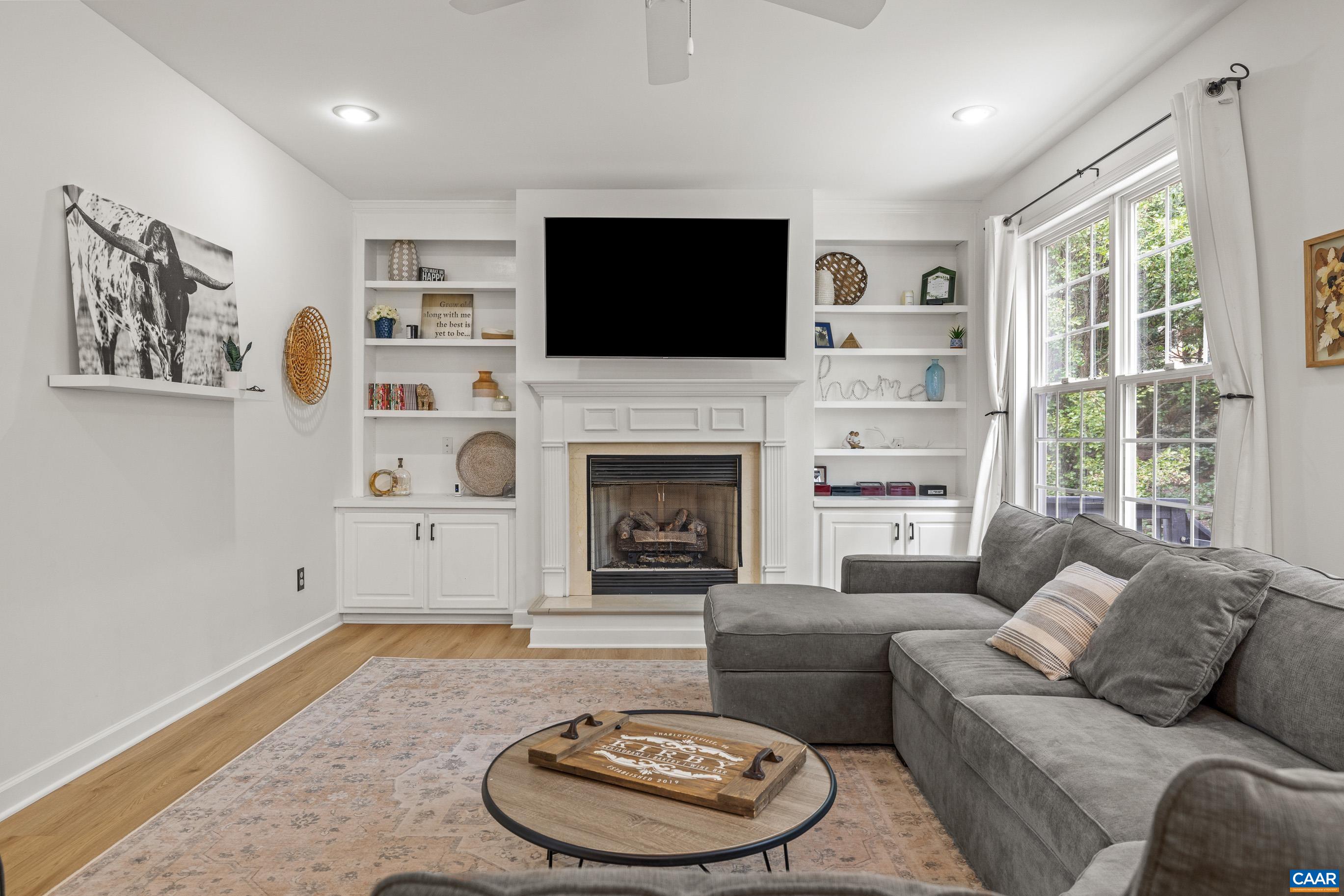 1089 OLYMPIA DR