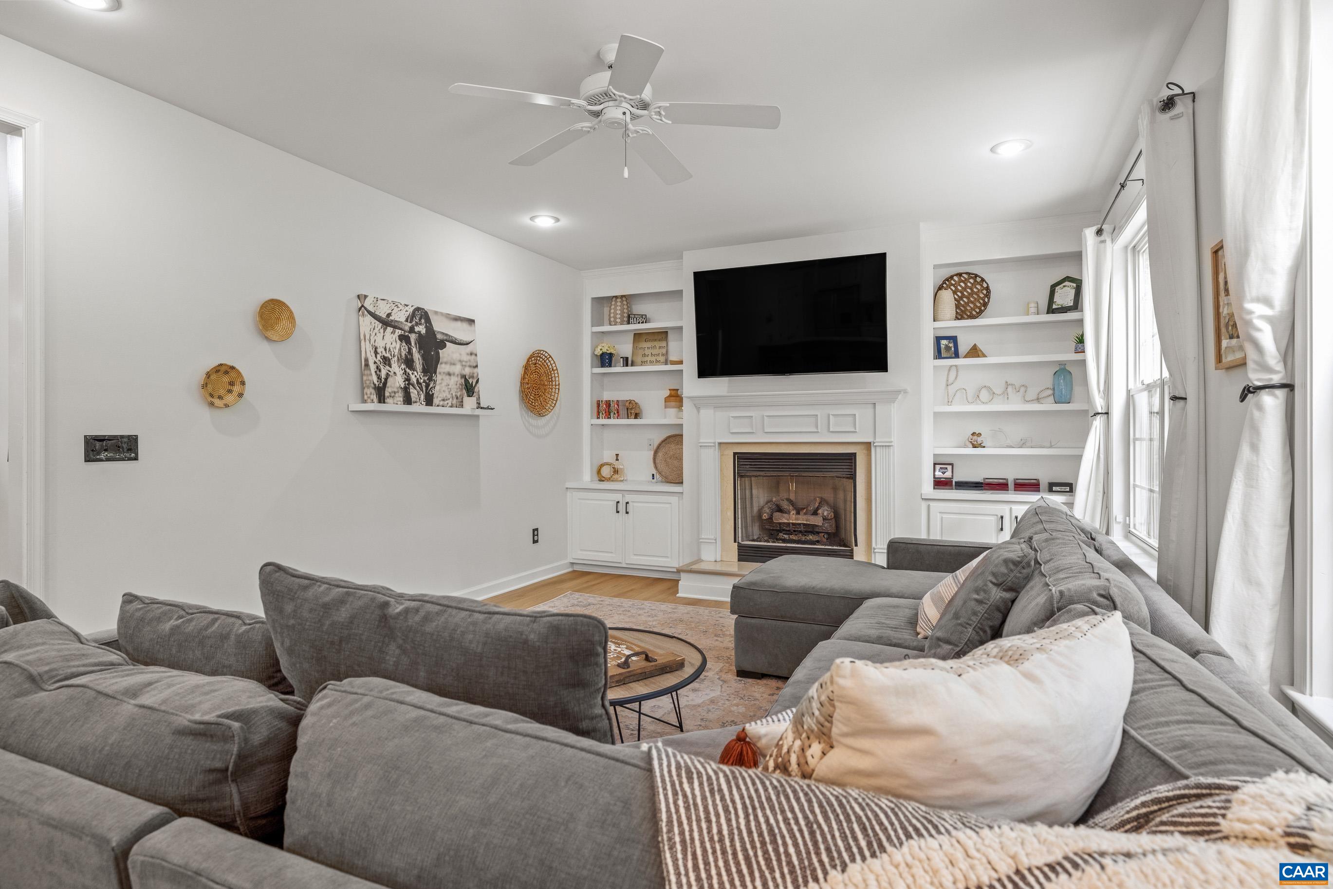 1089 OLYMPIA DR
