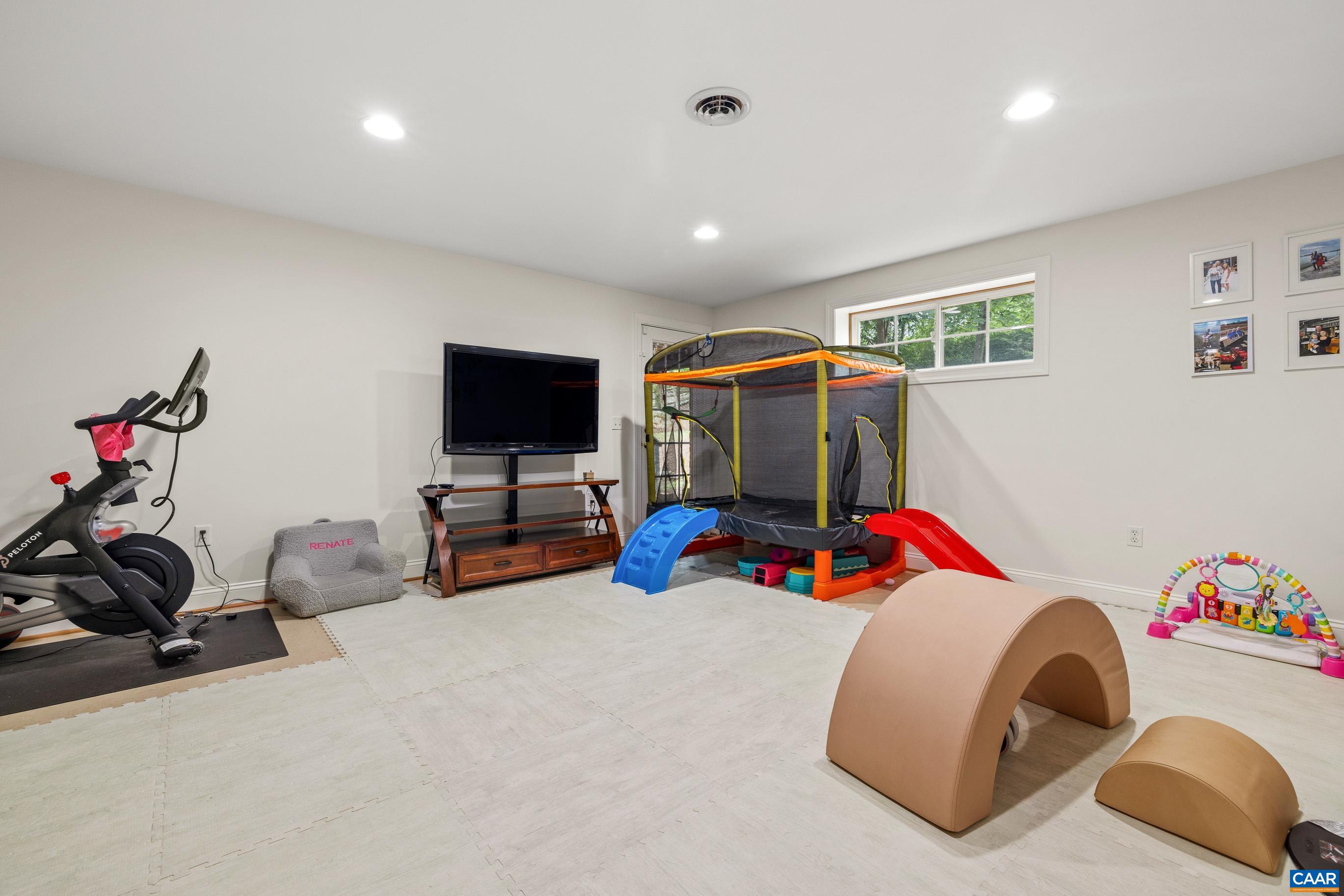 1089 OLYMPIA DR