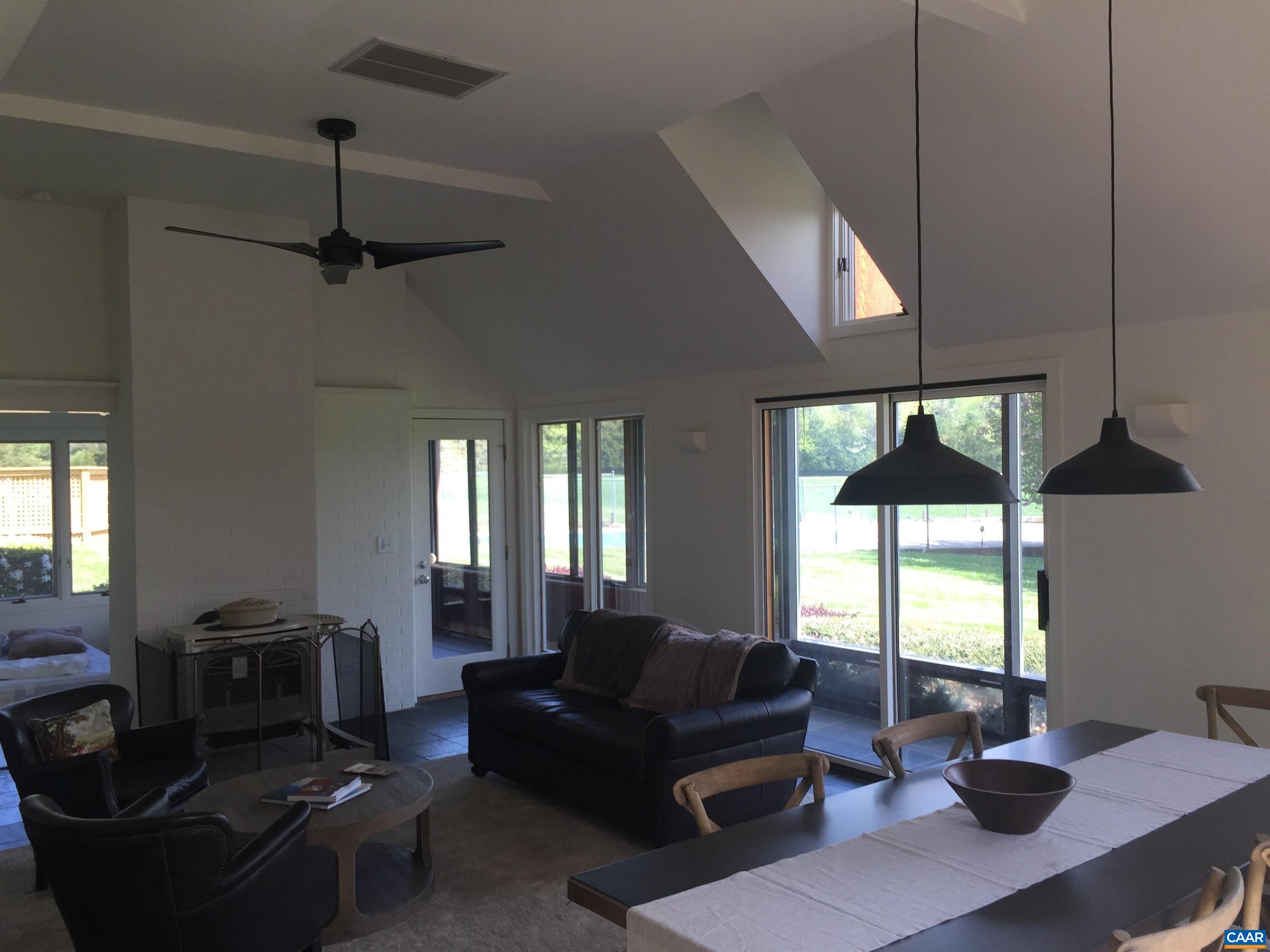 2527 RIDGE RD