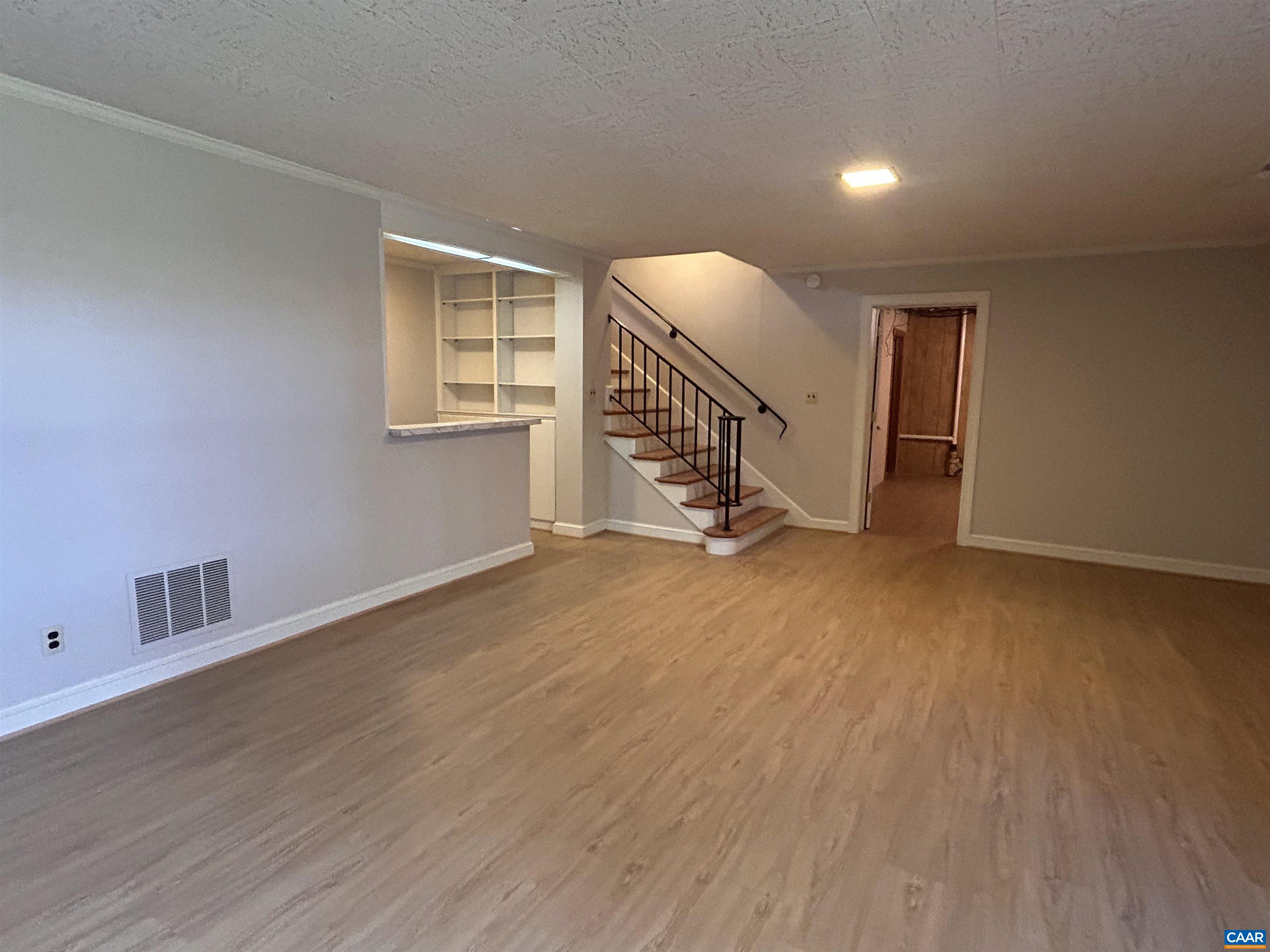 214 MONTVUE DR