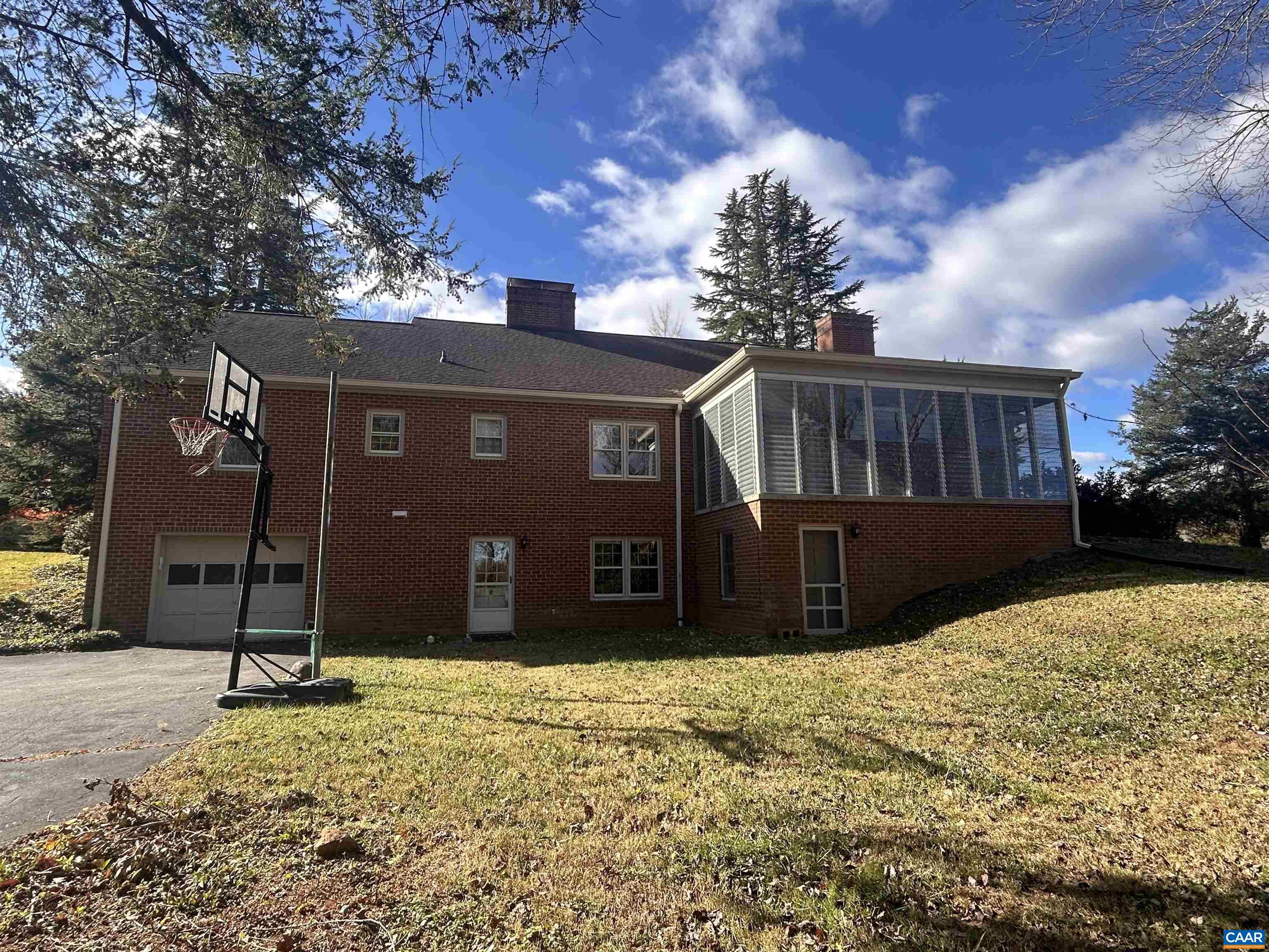 214 MONTVUE DR
