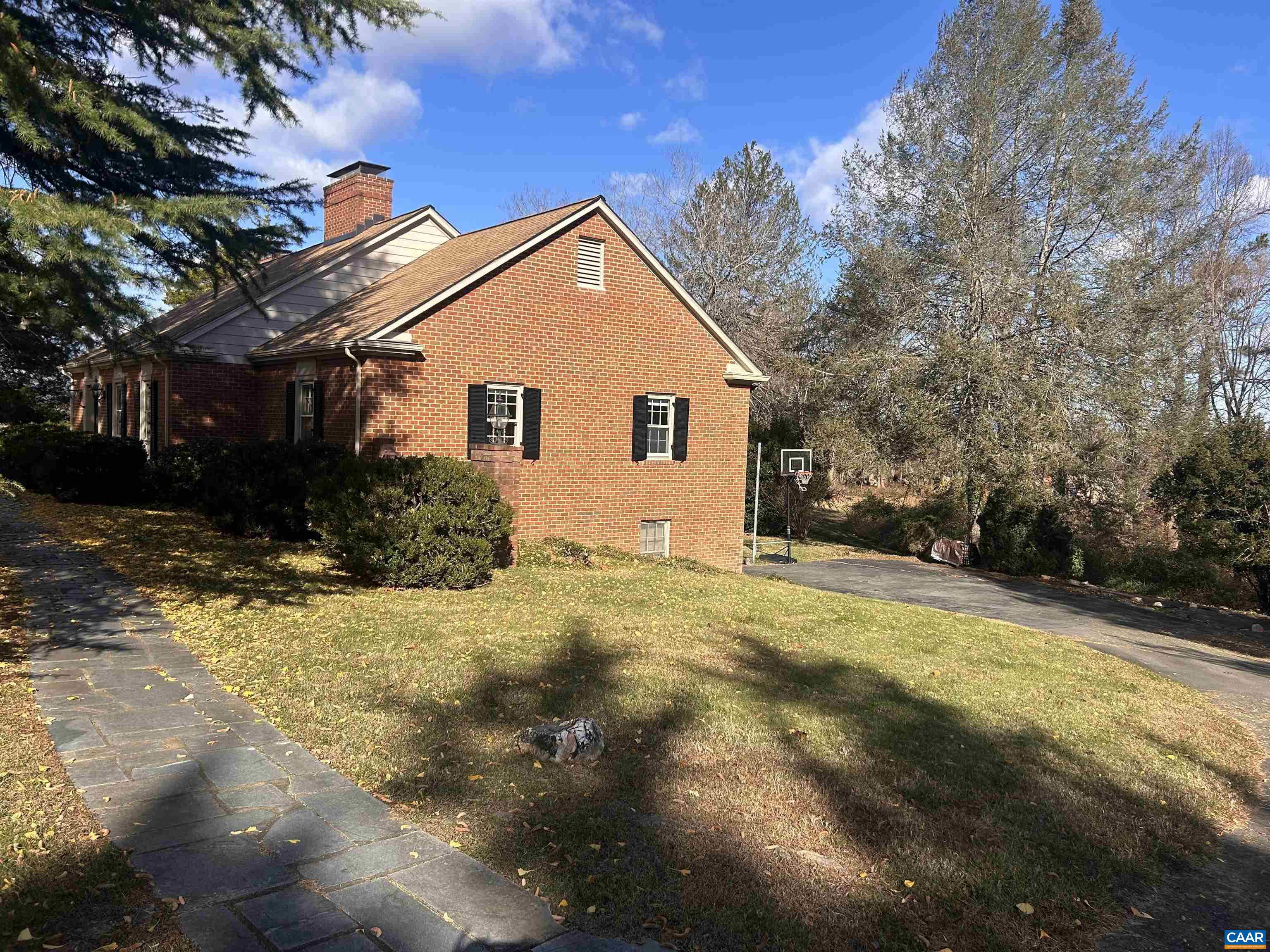 214 MONTVUE DR