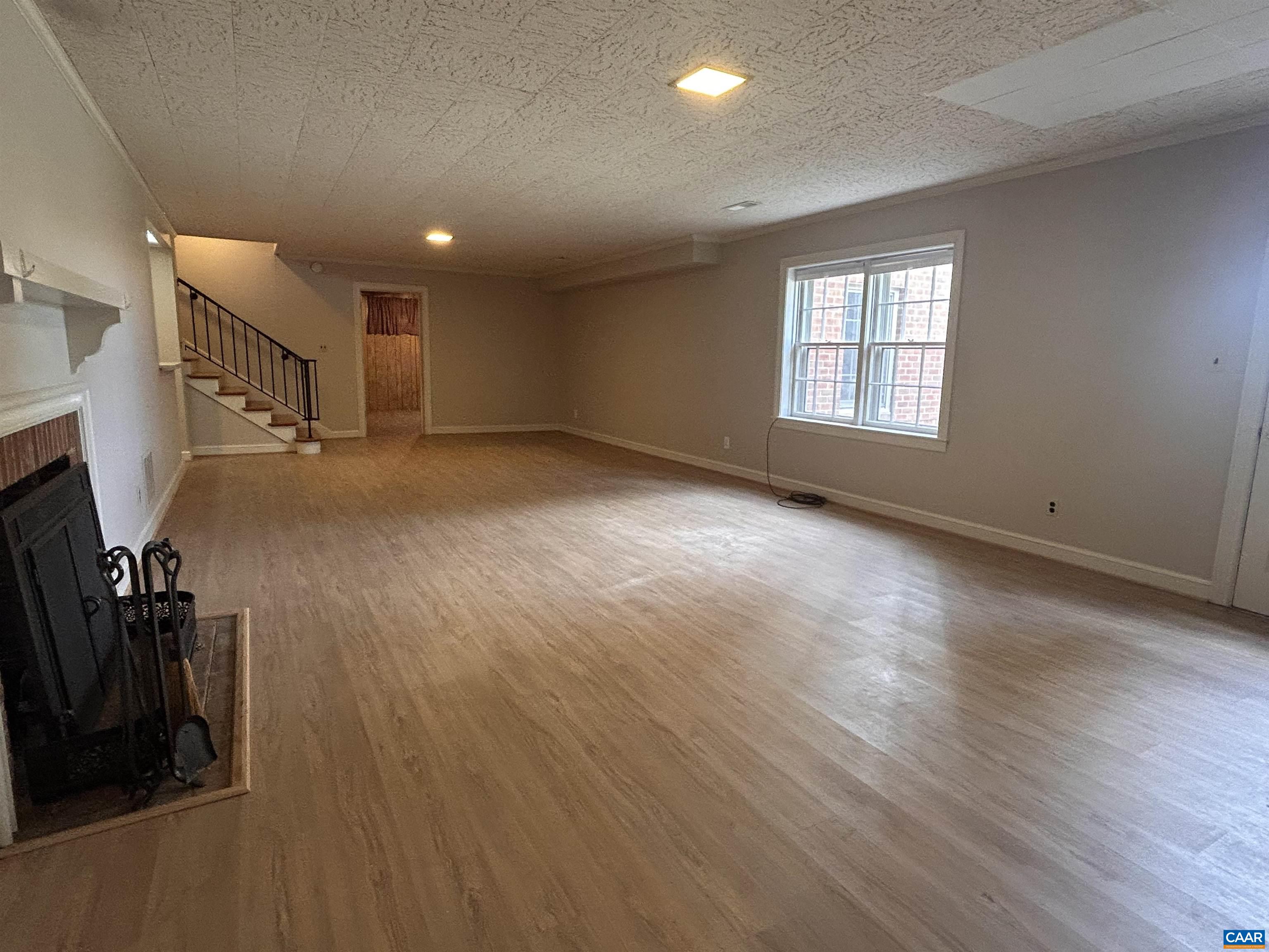 214 MONTVUE DR