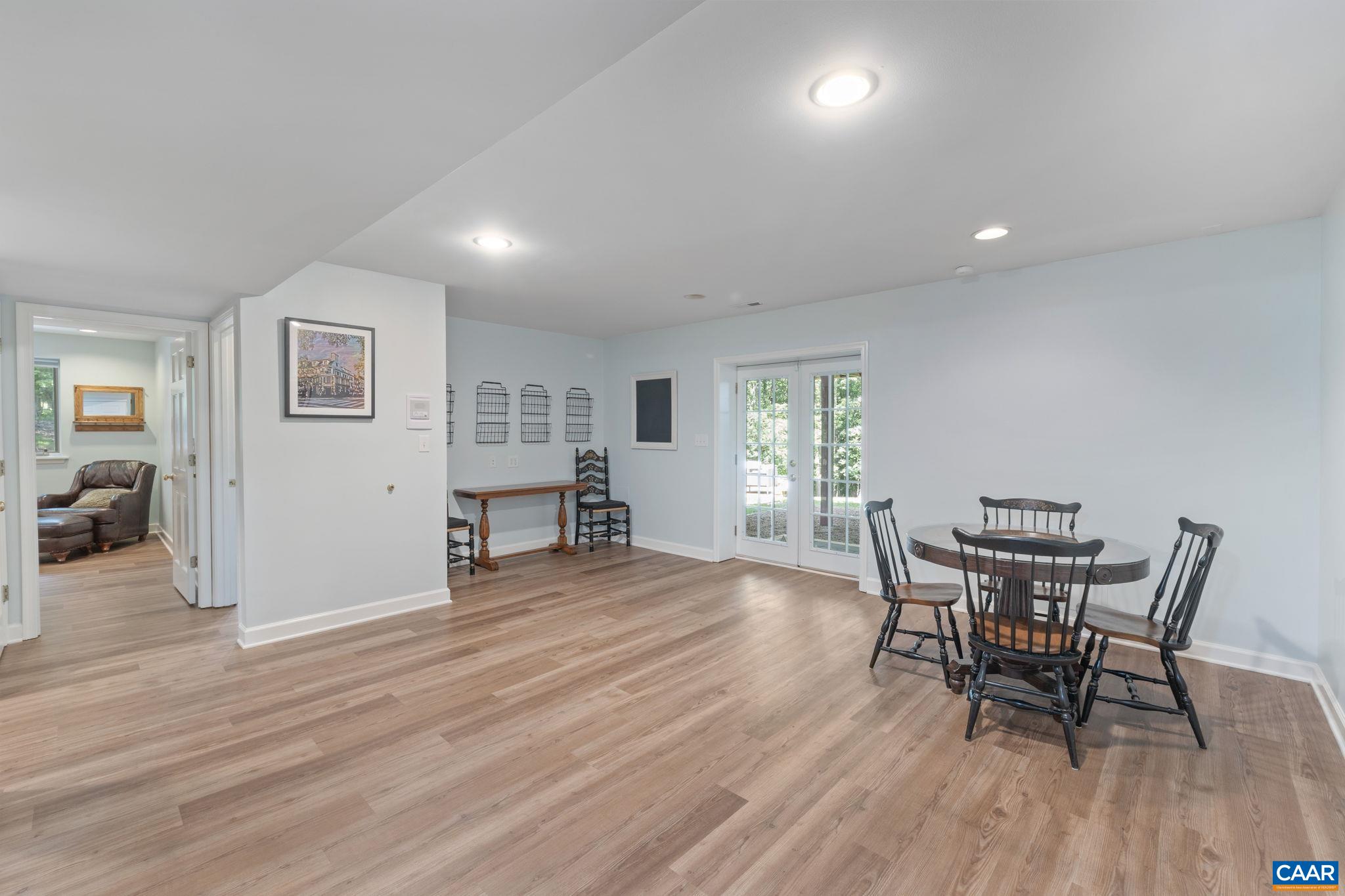 186 E TERRELL RD