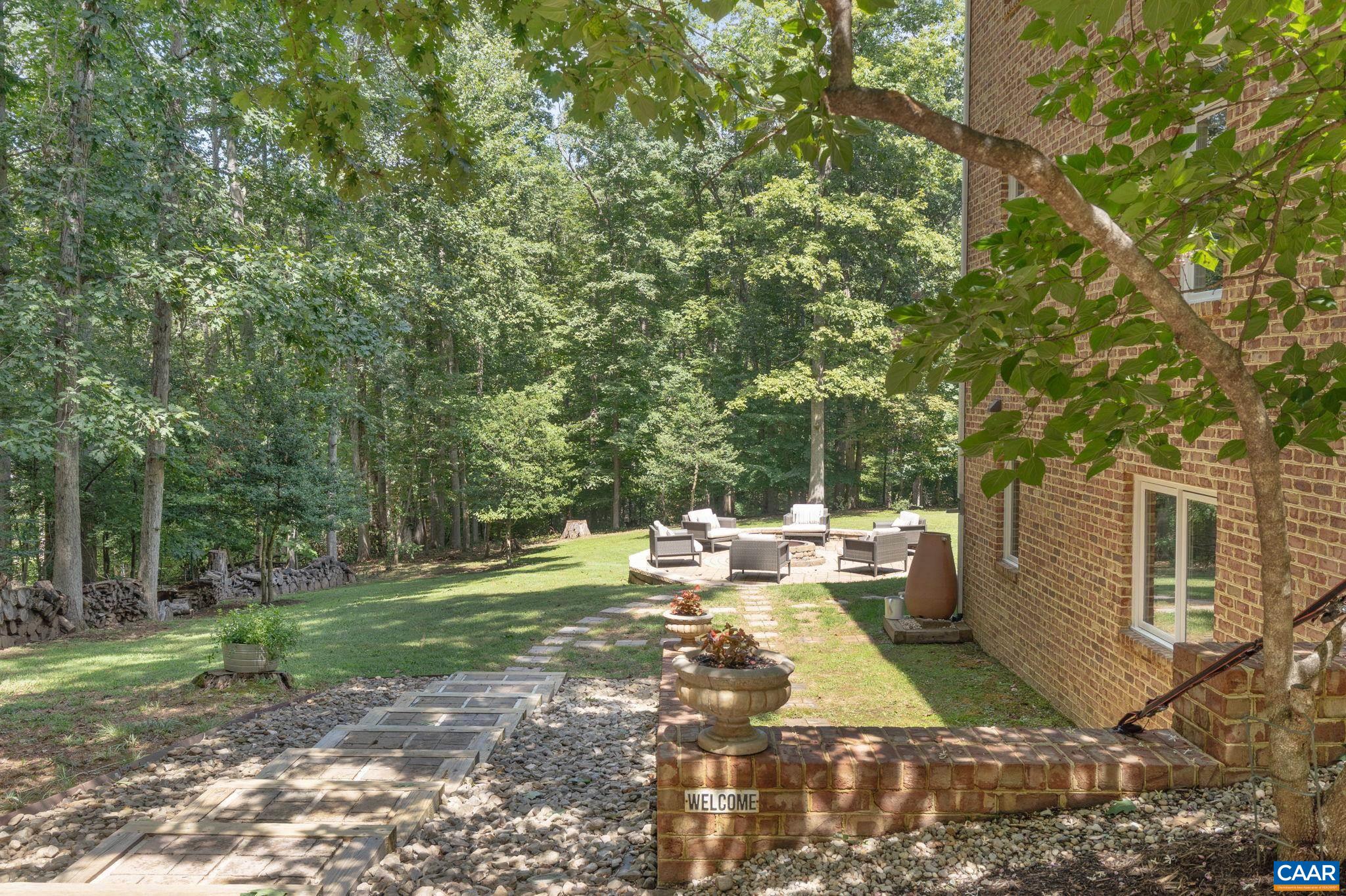 186 E TERRELL RD