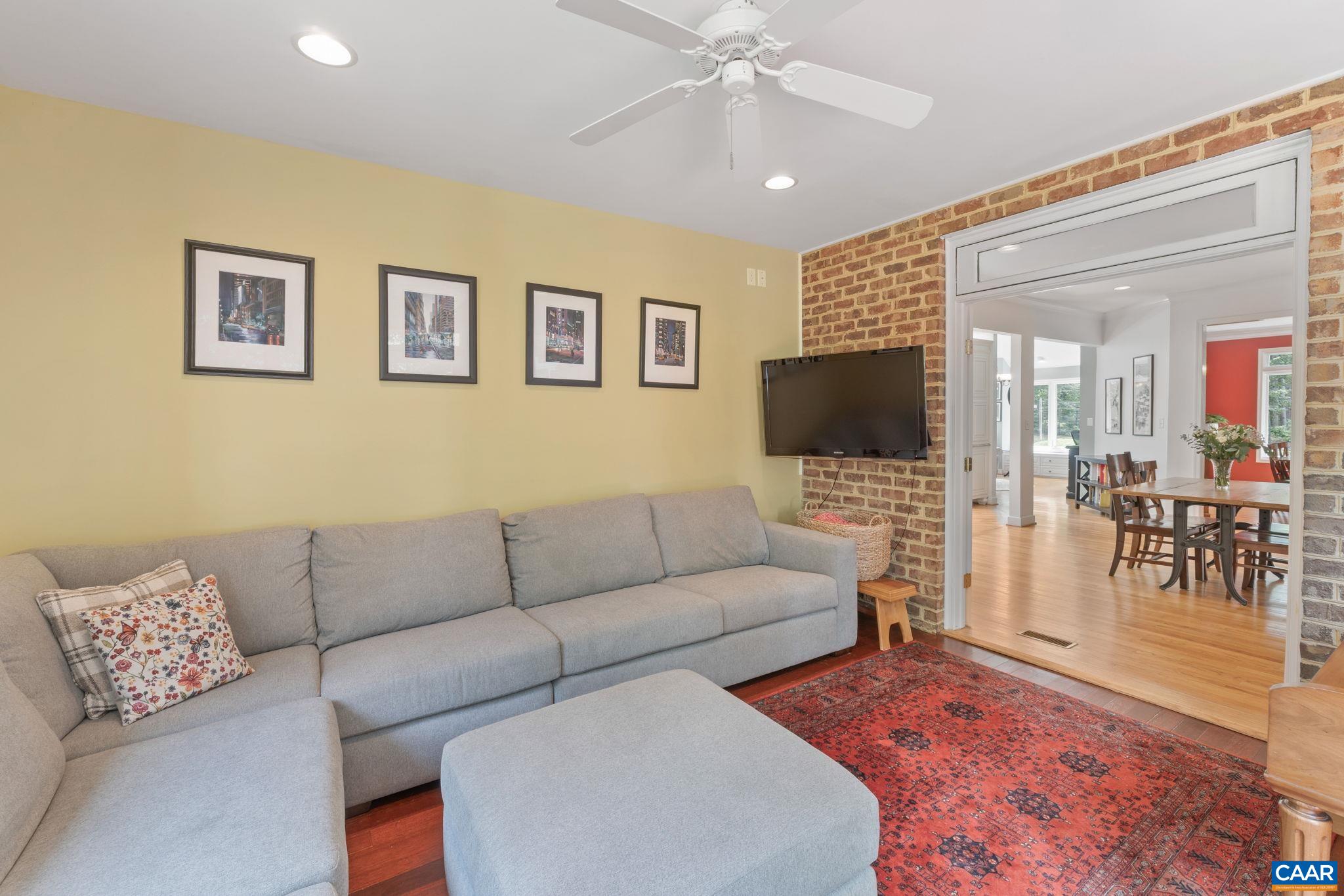 186 E TERRELL RD