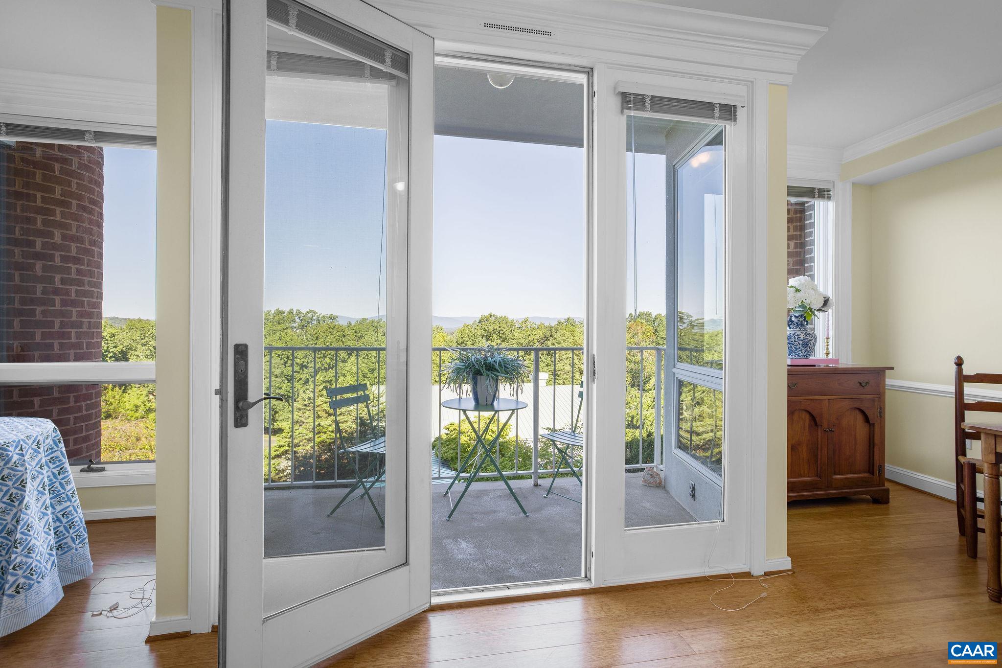500 CRESTWOOD DR Unit: 1405