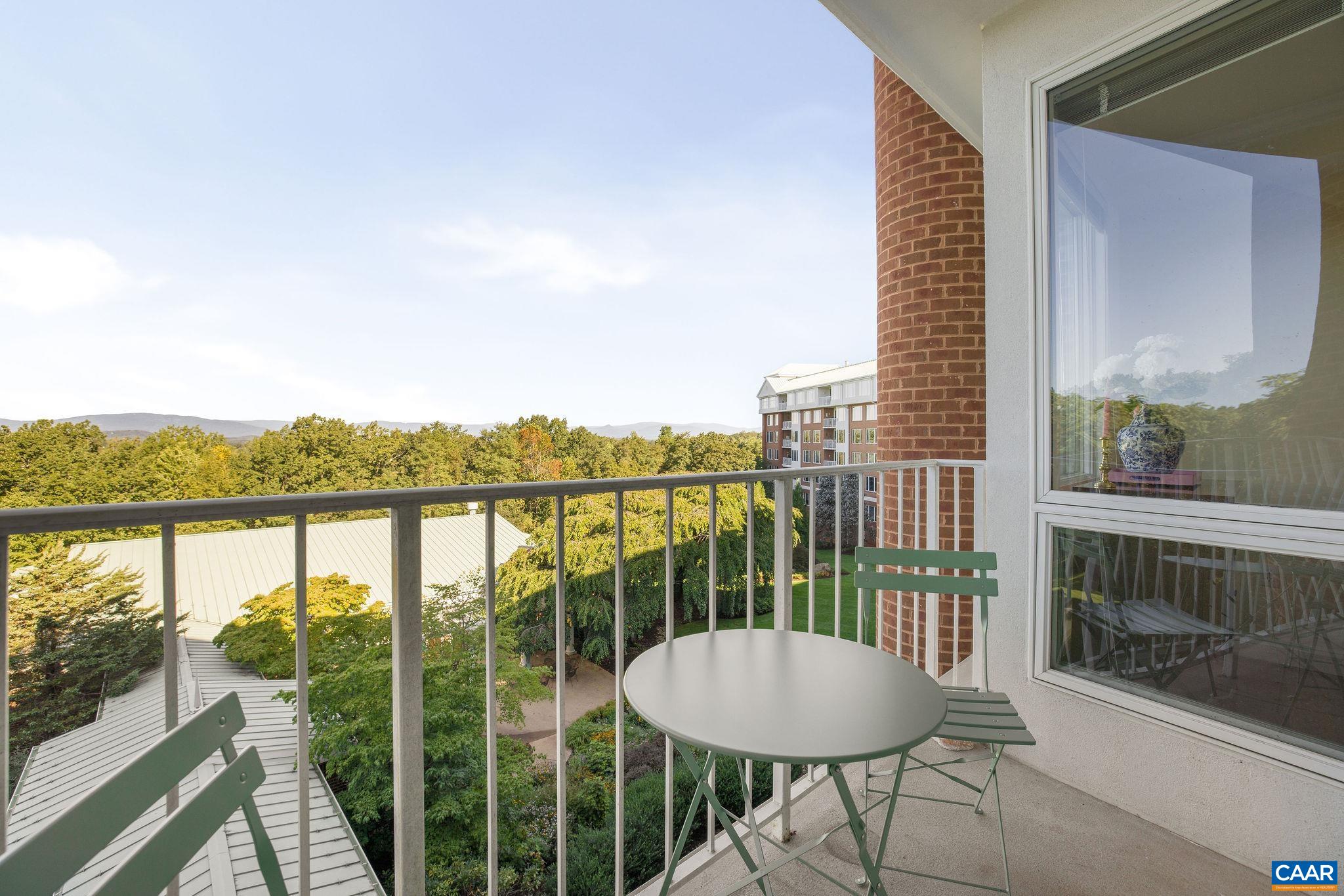 500 CRESTWOOD DR Unit: 1405