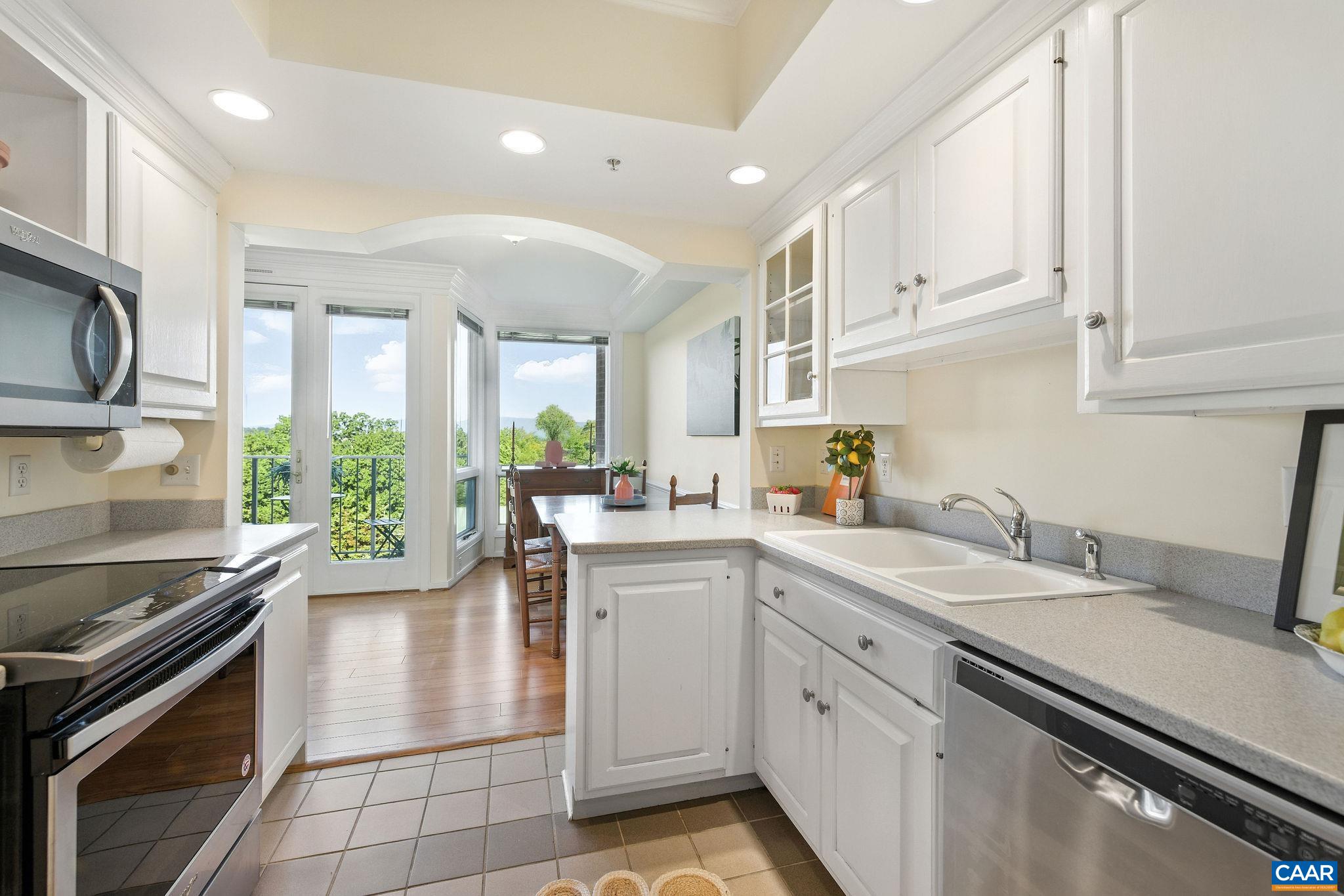 500 CRESTWOOD DR Unit: 1405