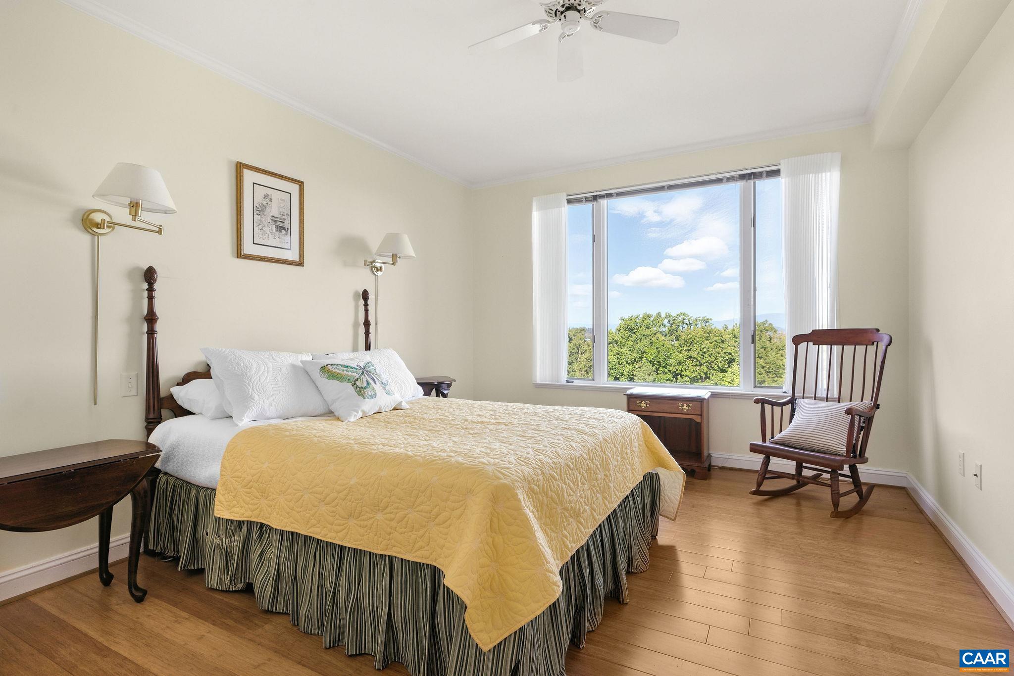 500 CRESTWOOD DR Unit: 1405