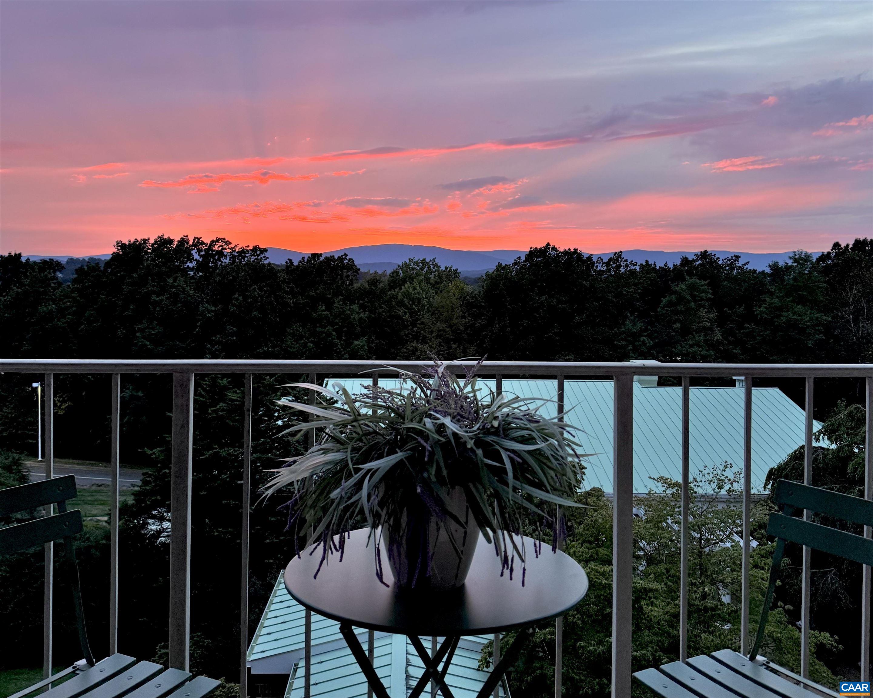 500 CRESTWOOD DR Unit: 1405