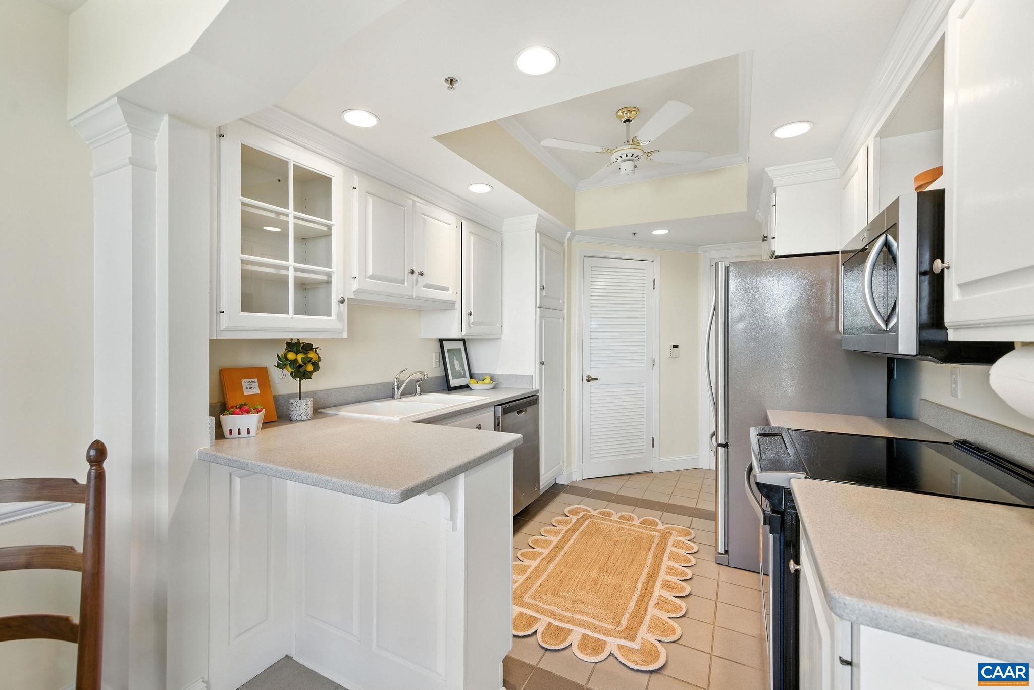 500 CRESTWOOD DR Unit: 1405