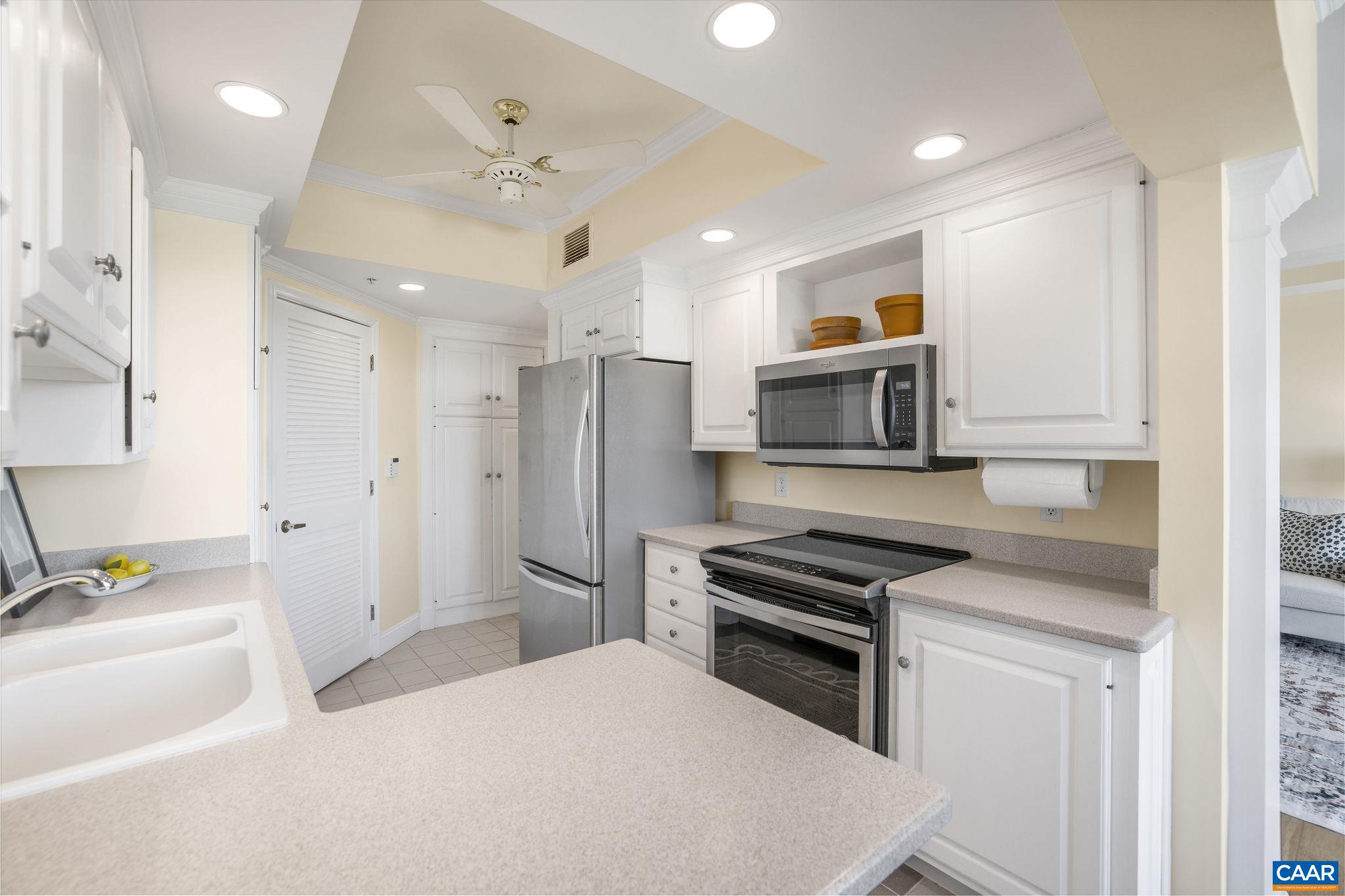 500 CRESTWOOD DR Unit: 1405