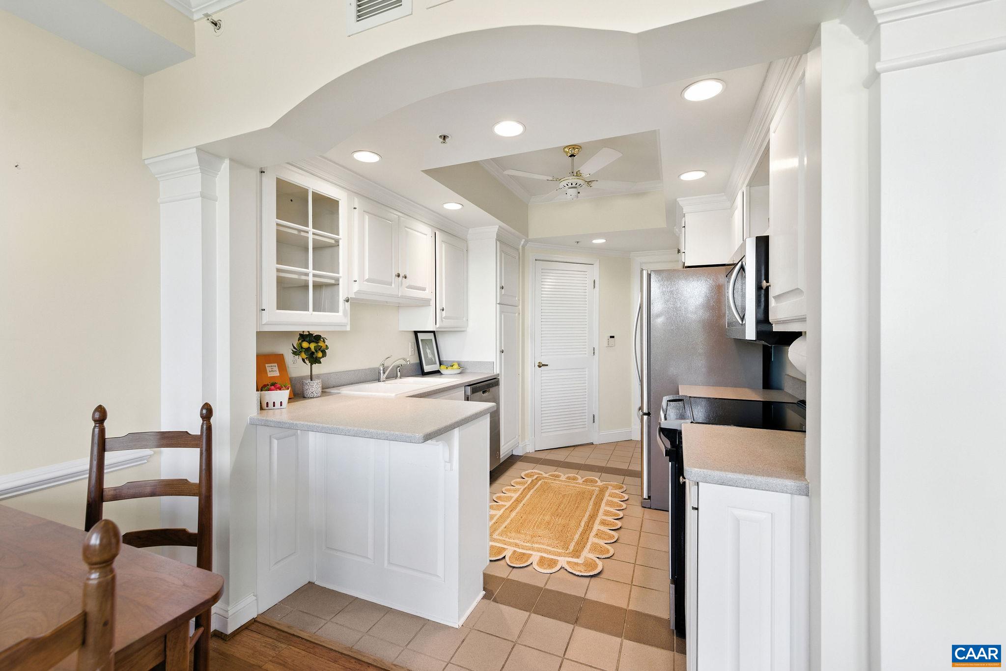 500 CRESTWOOD DR Unit: 1405