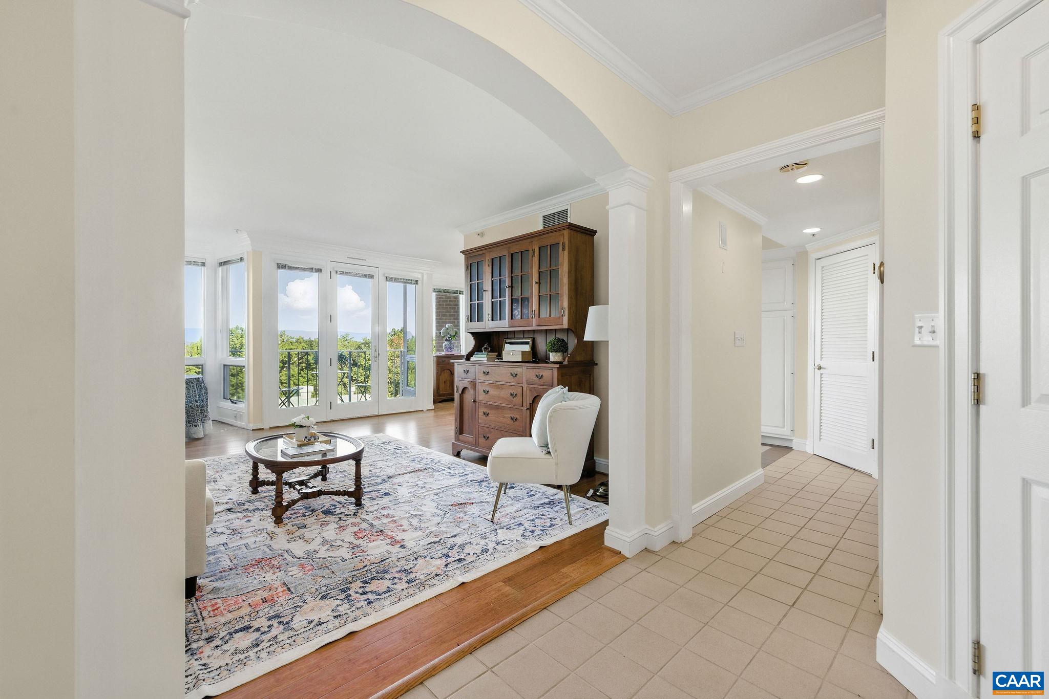 500 CRESTWOOD DR Unit: 1405