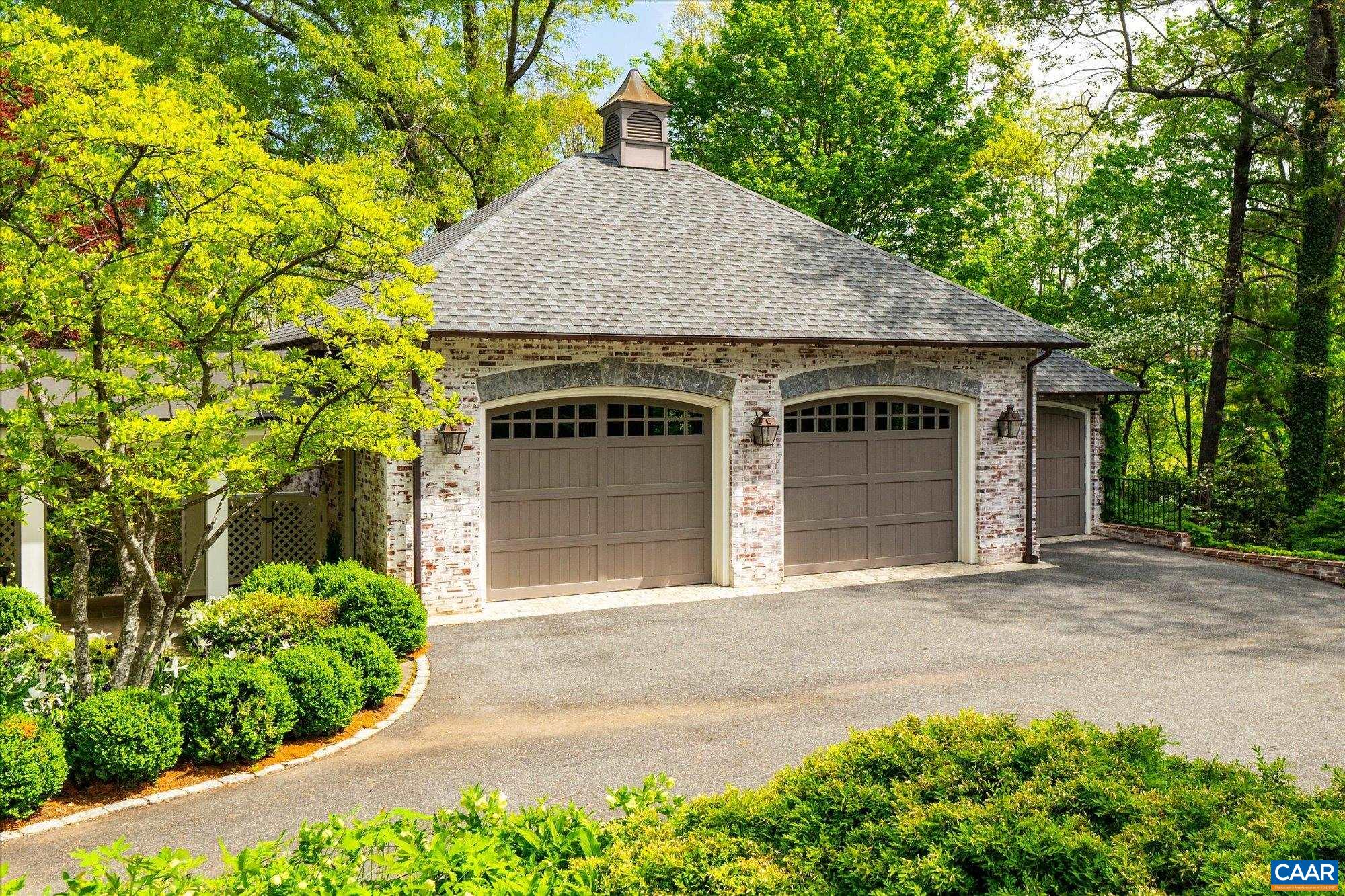 325 FARMINGTON DR