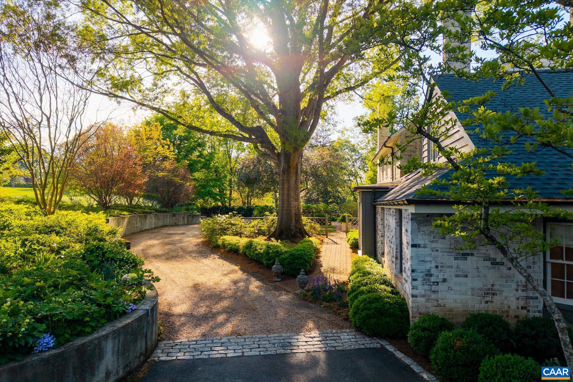 325 FARMINGTON DR