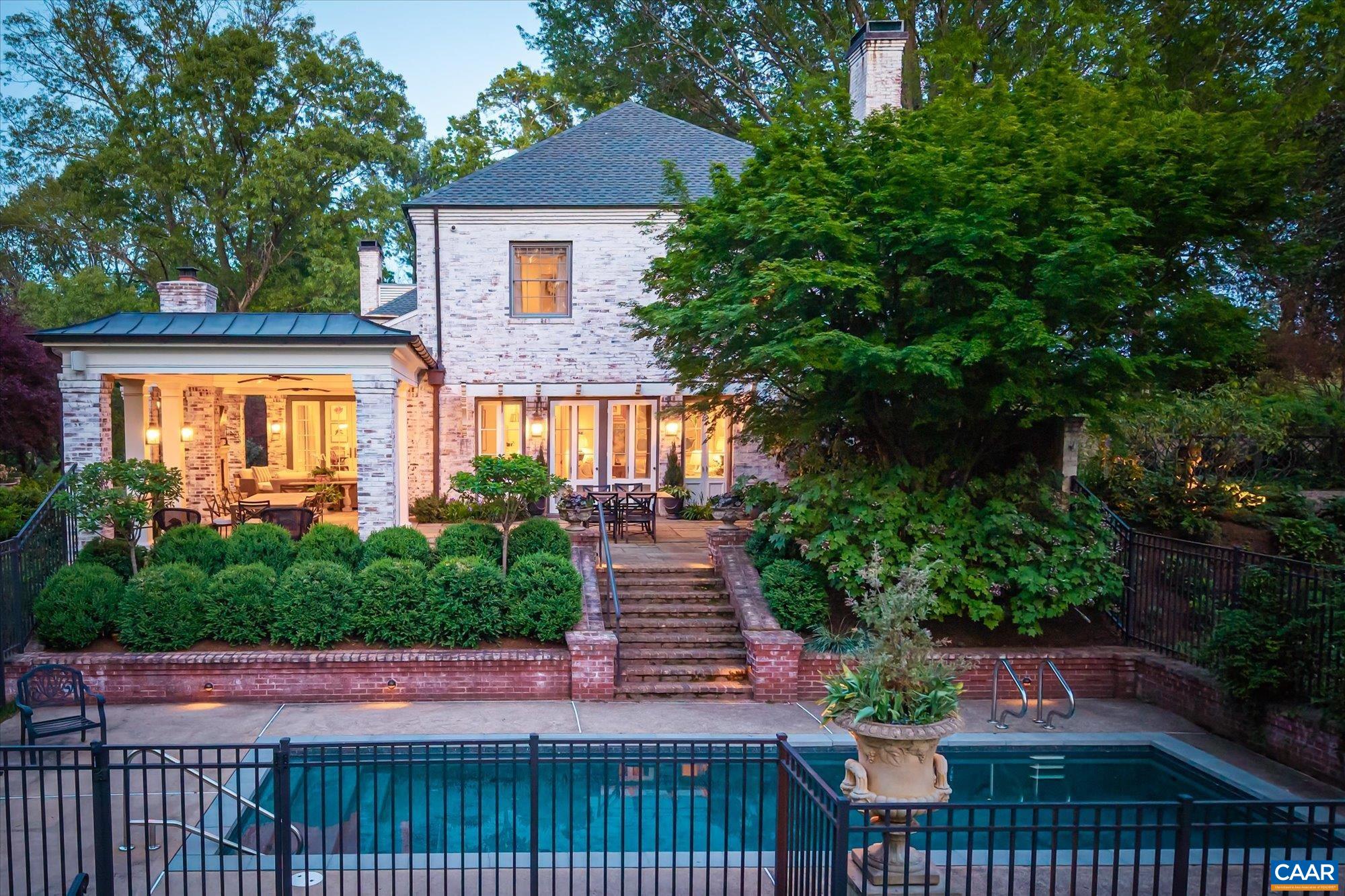 325 FARMINGTON DR