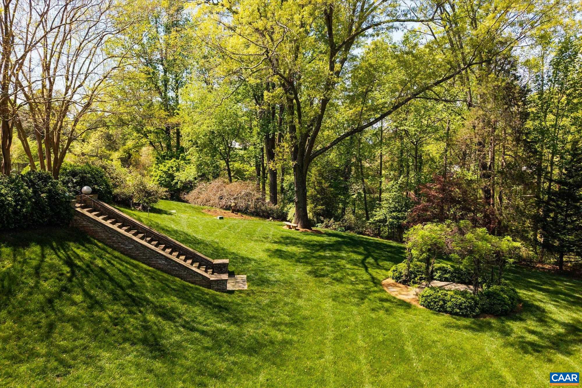 325 FARMINGTON DR