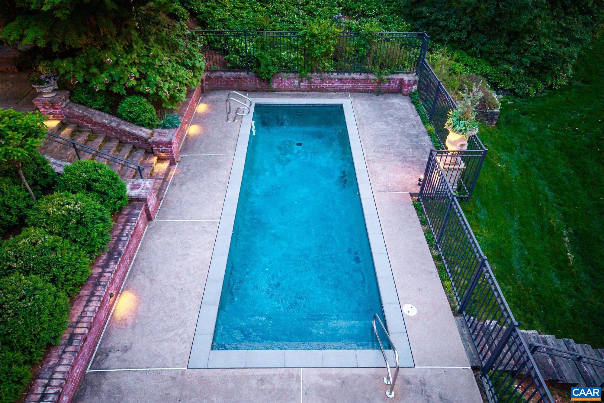 325 FARMINGTON DR