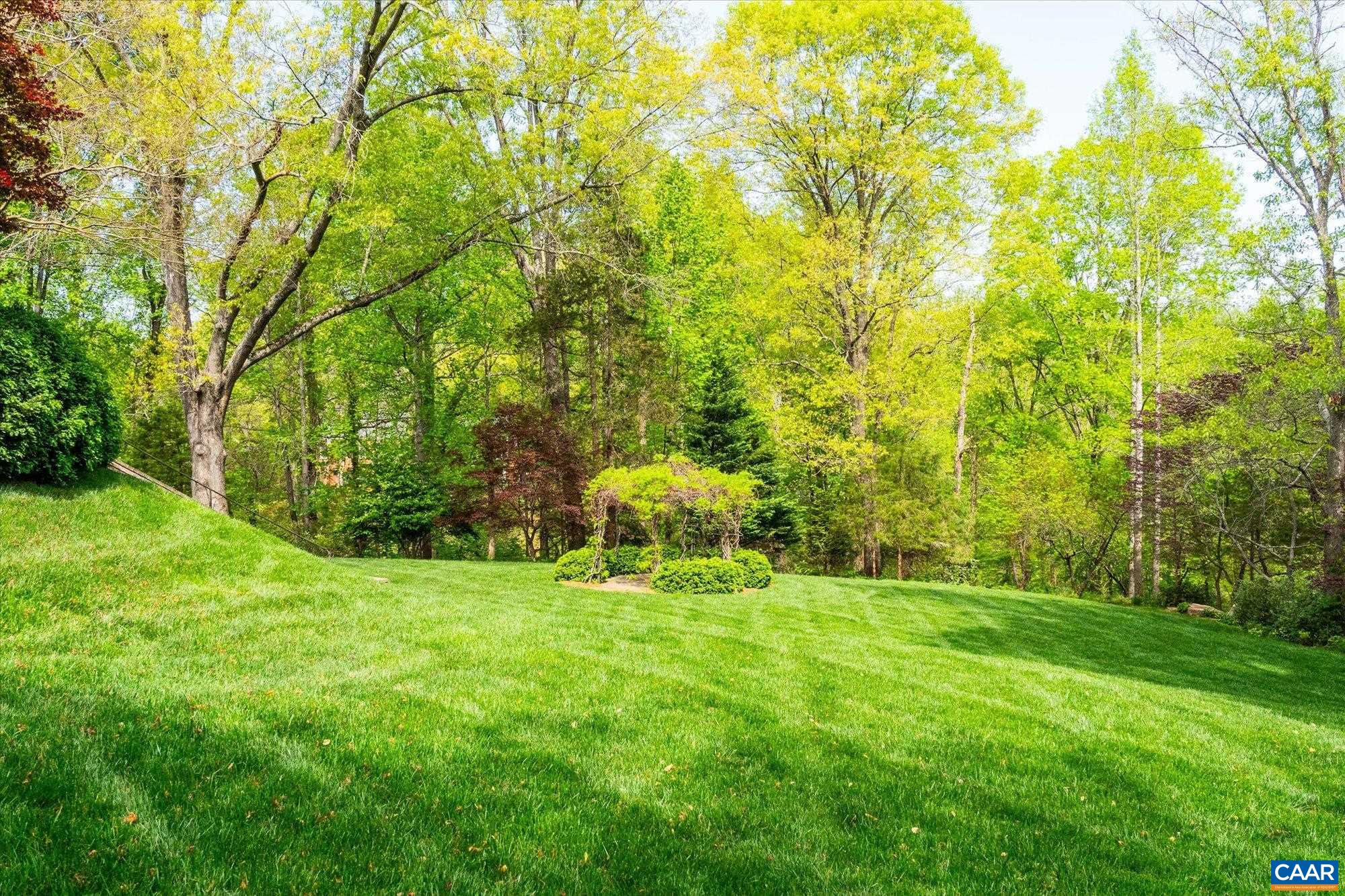 325 FARMINGTON DR