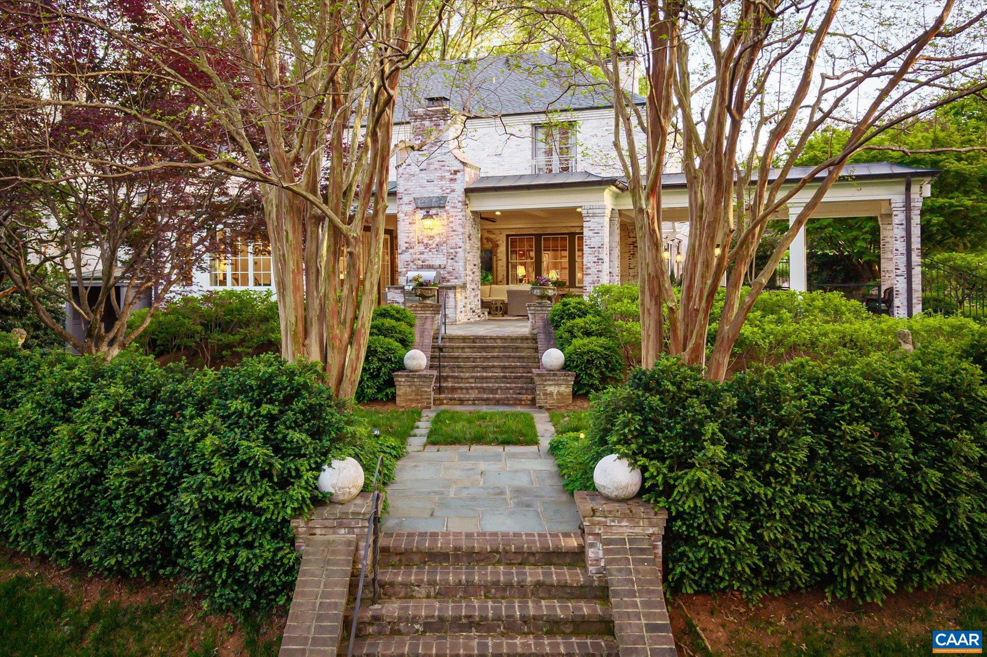 325 FARMINGTON DR