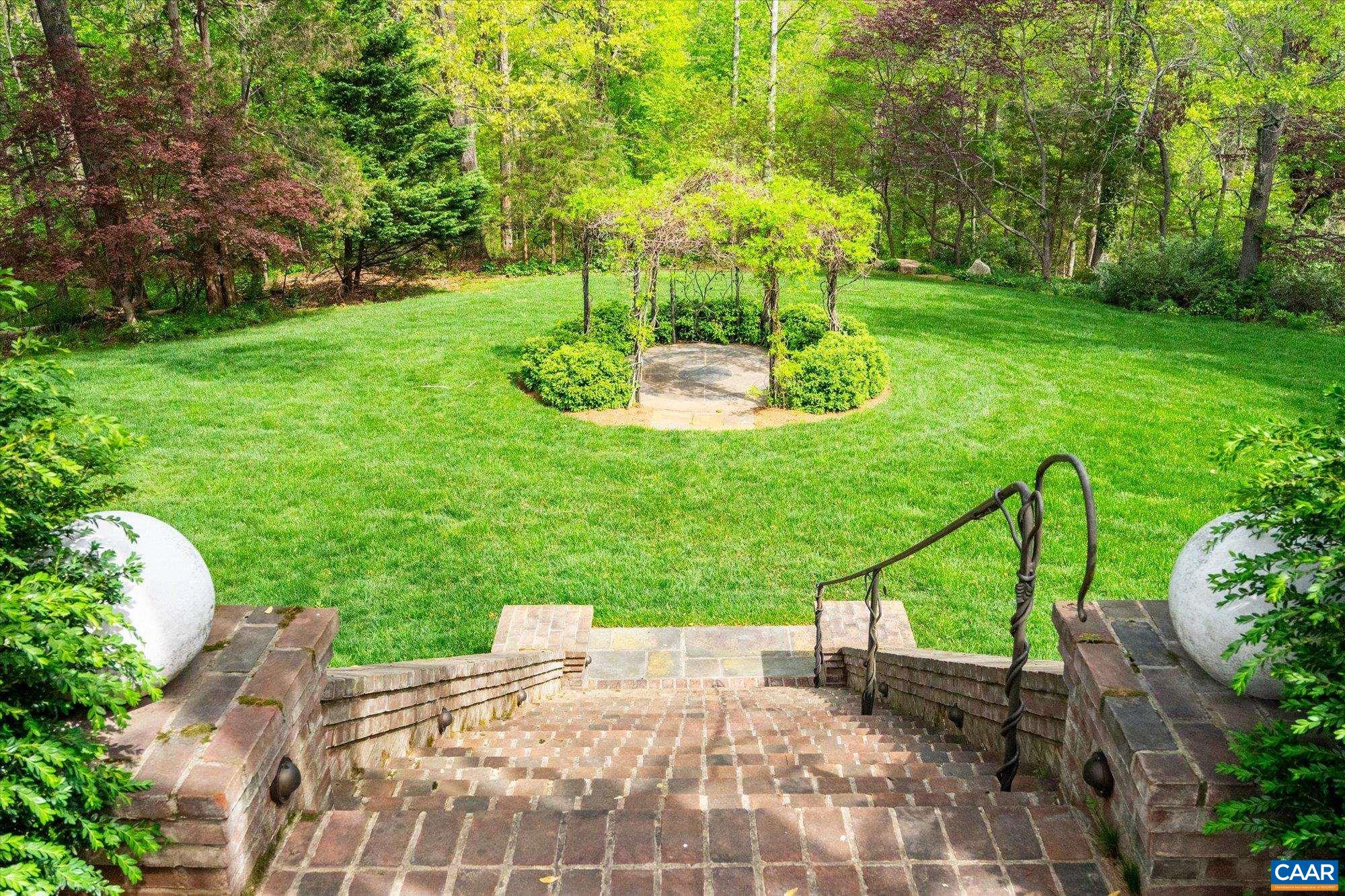 325 FARMINGTON DR