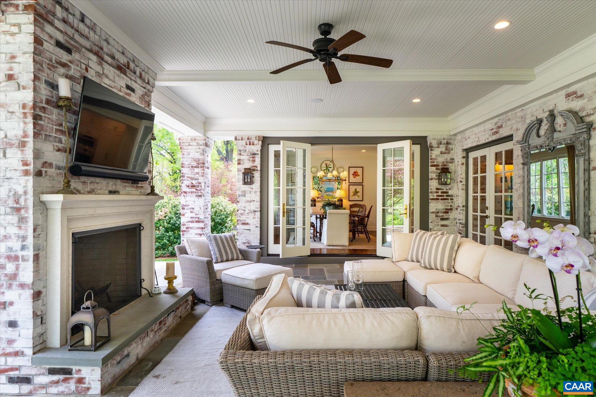 325 FARMINGTON DR