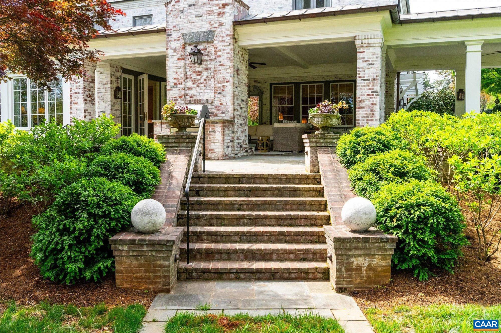 325 FARMINGTON DR