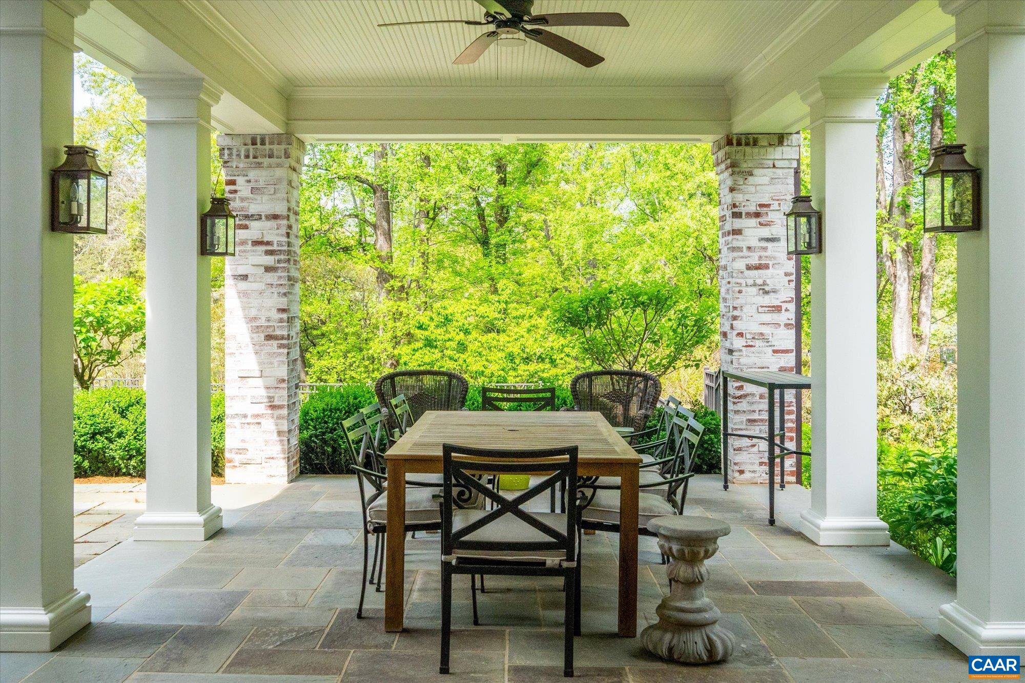325 FARMINGTON DR
