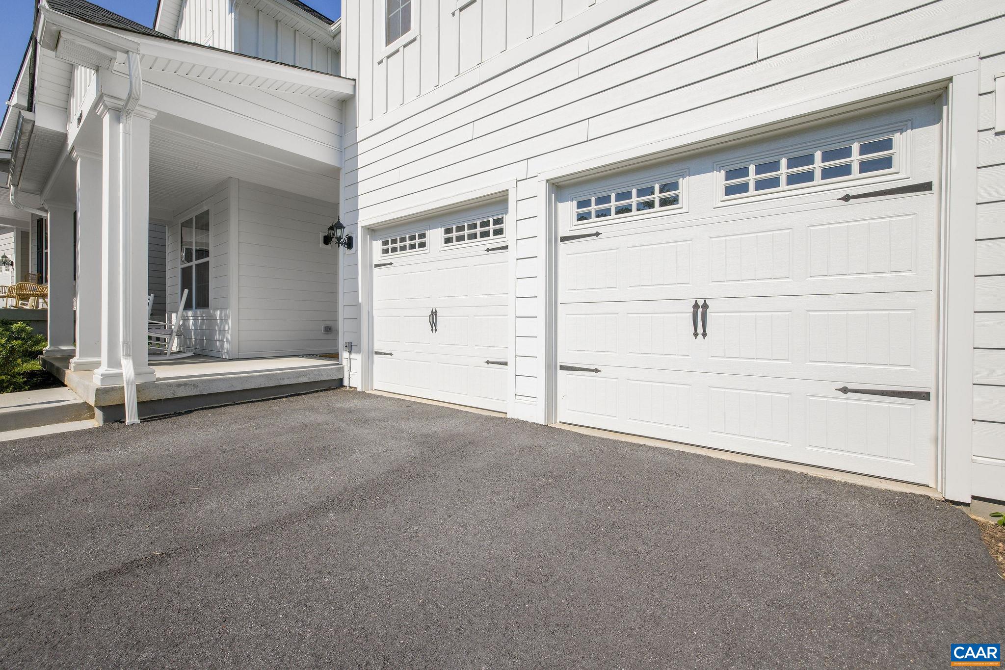 1084 DELPHI LN