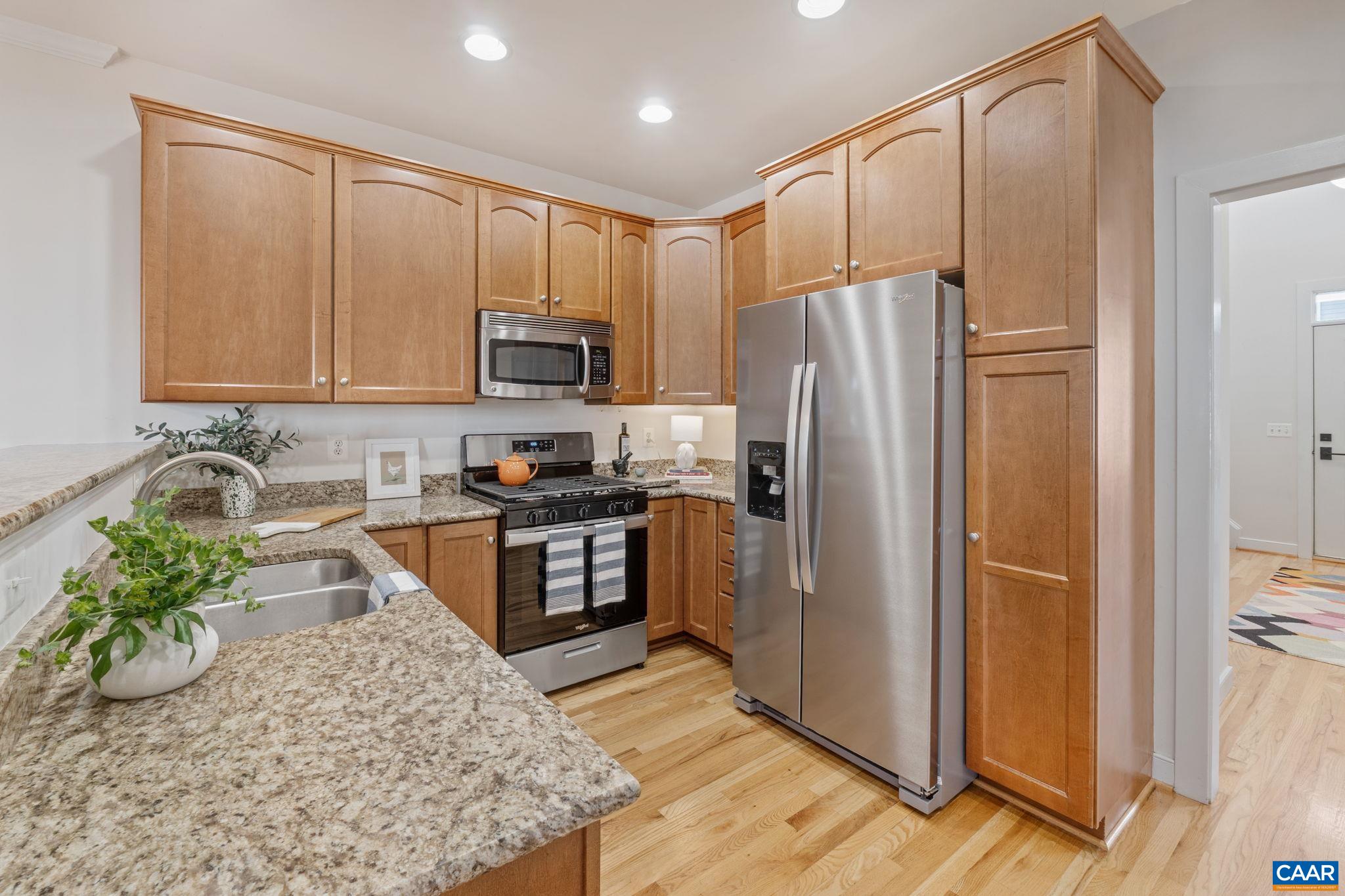 2161 SARANAC CT