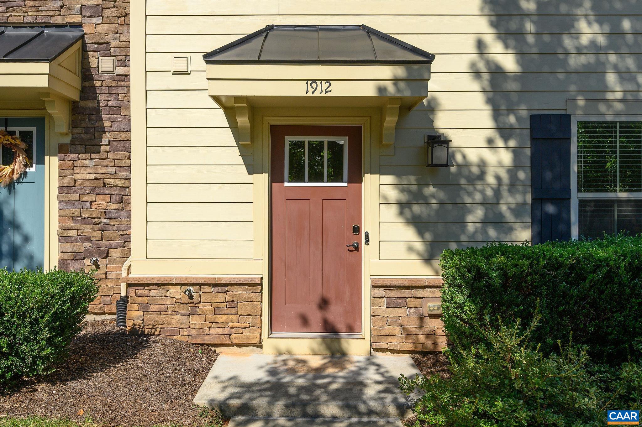 1912 GLISSADE LN