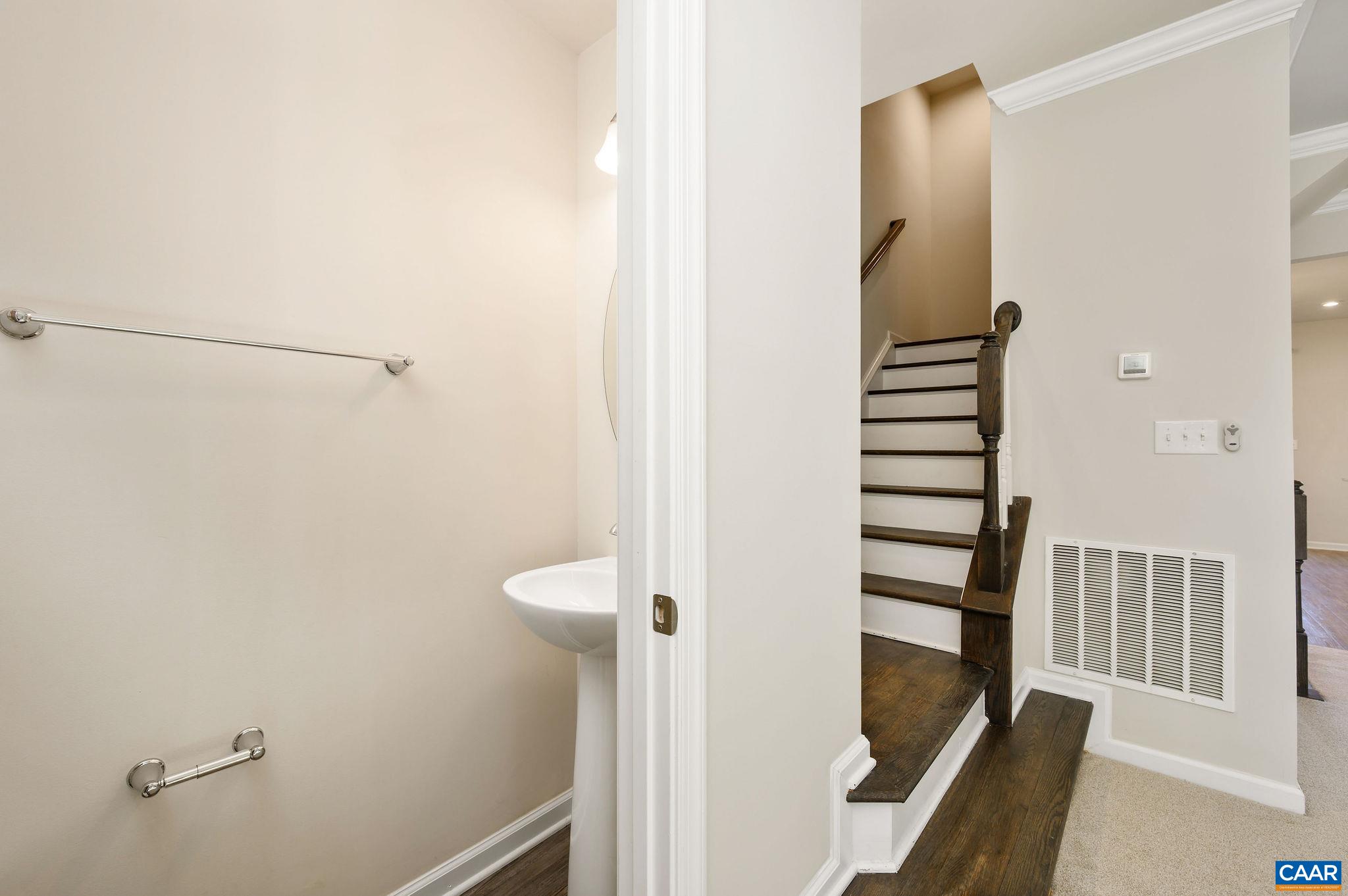 1912 GLISSADE LN