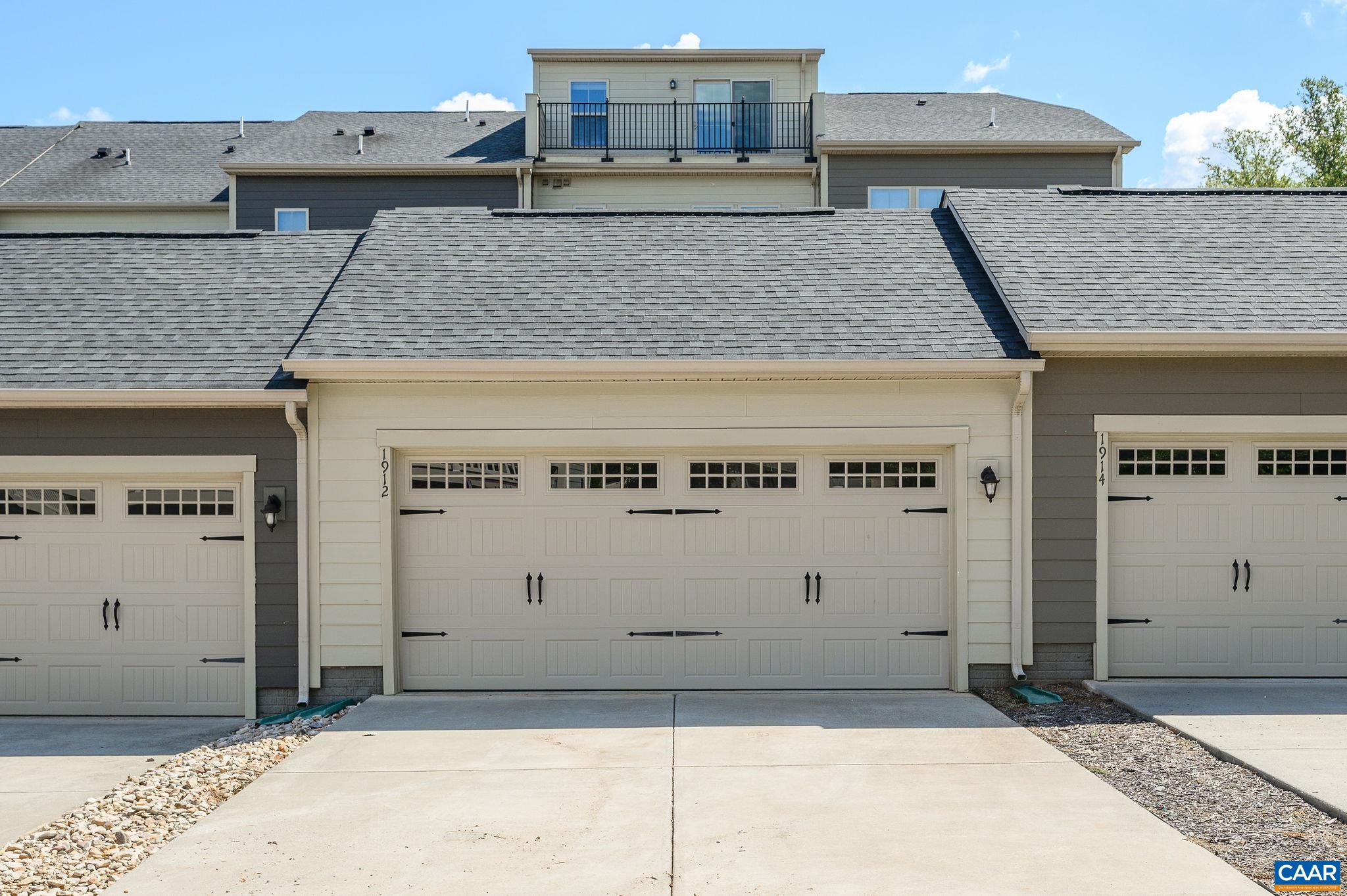 1912 GLISSADE LN