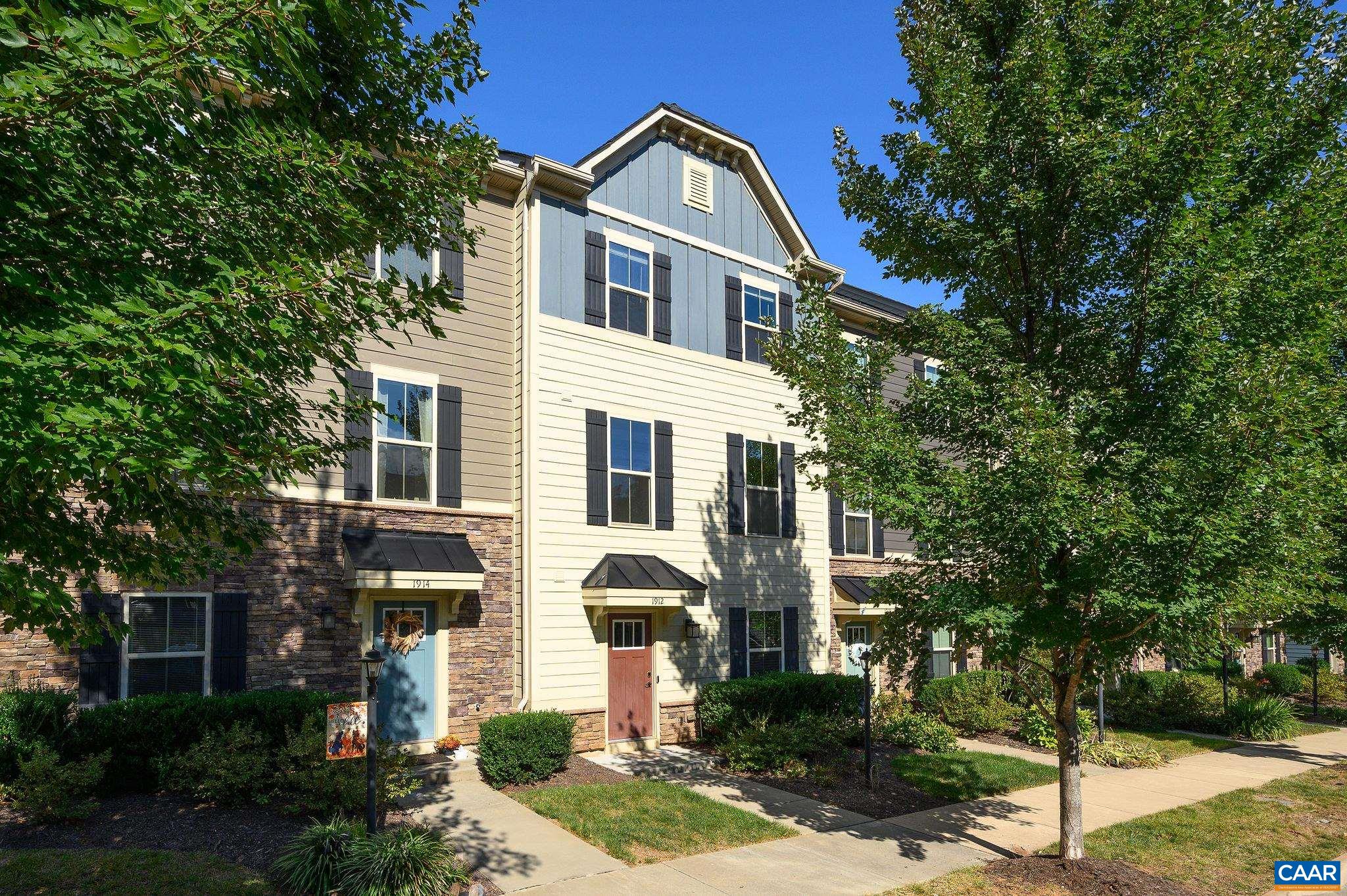 1912 GLISSADE LN