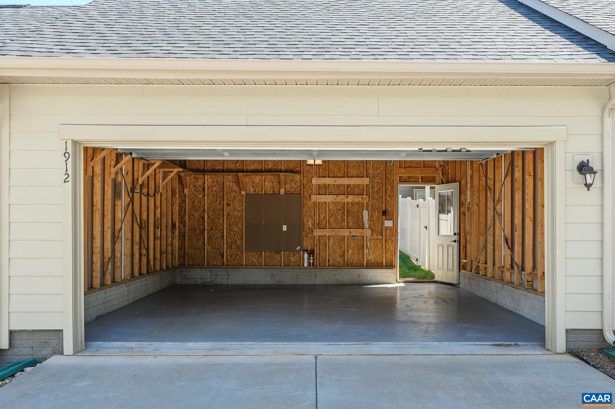 1912 GLISSADE LN