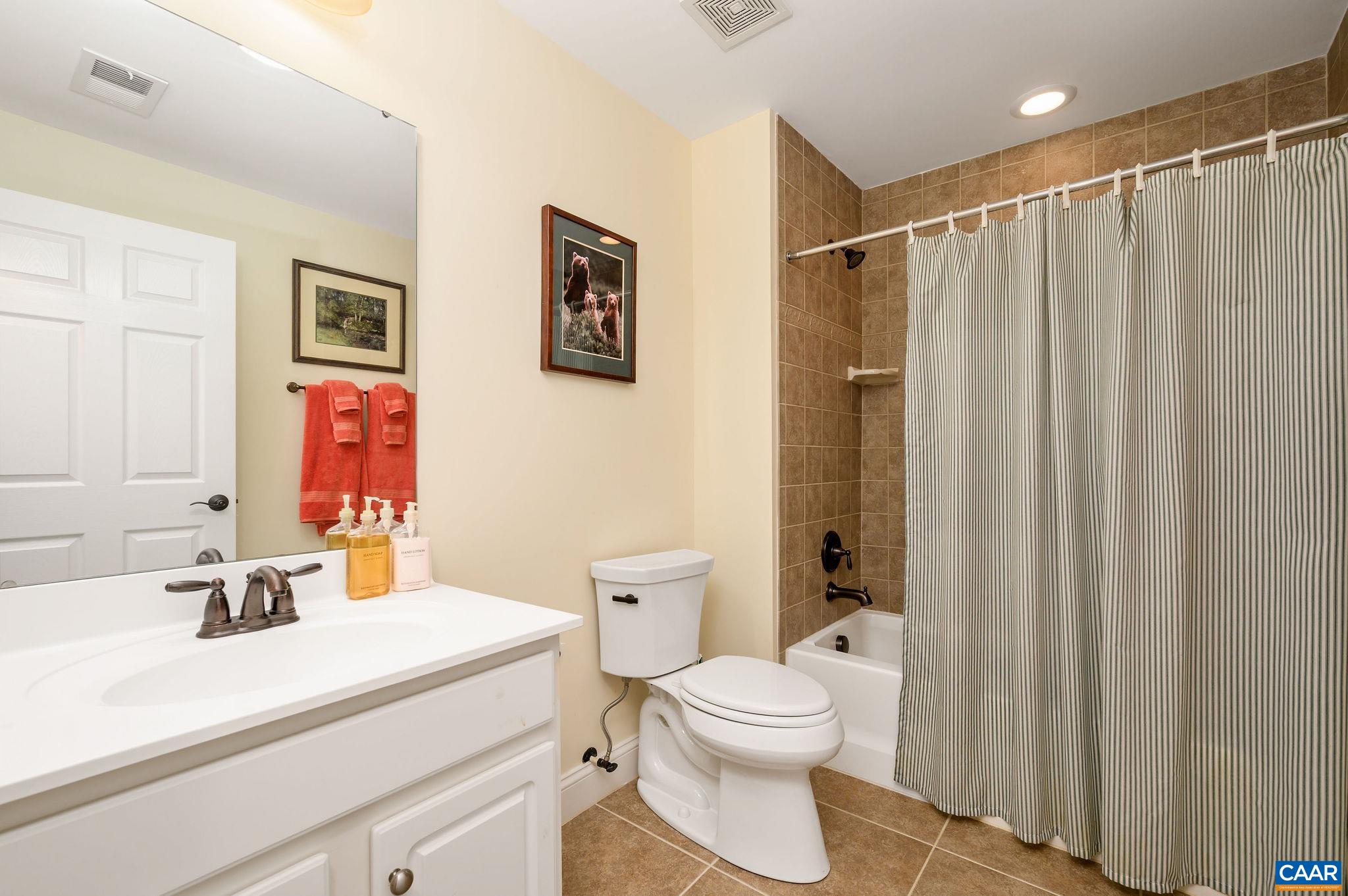 643 EIGHT WOODS LN