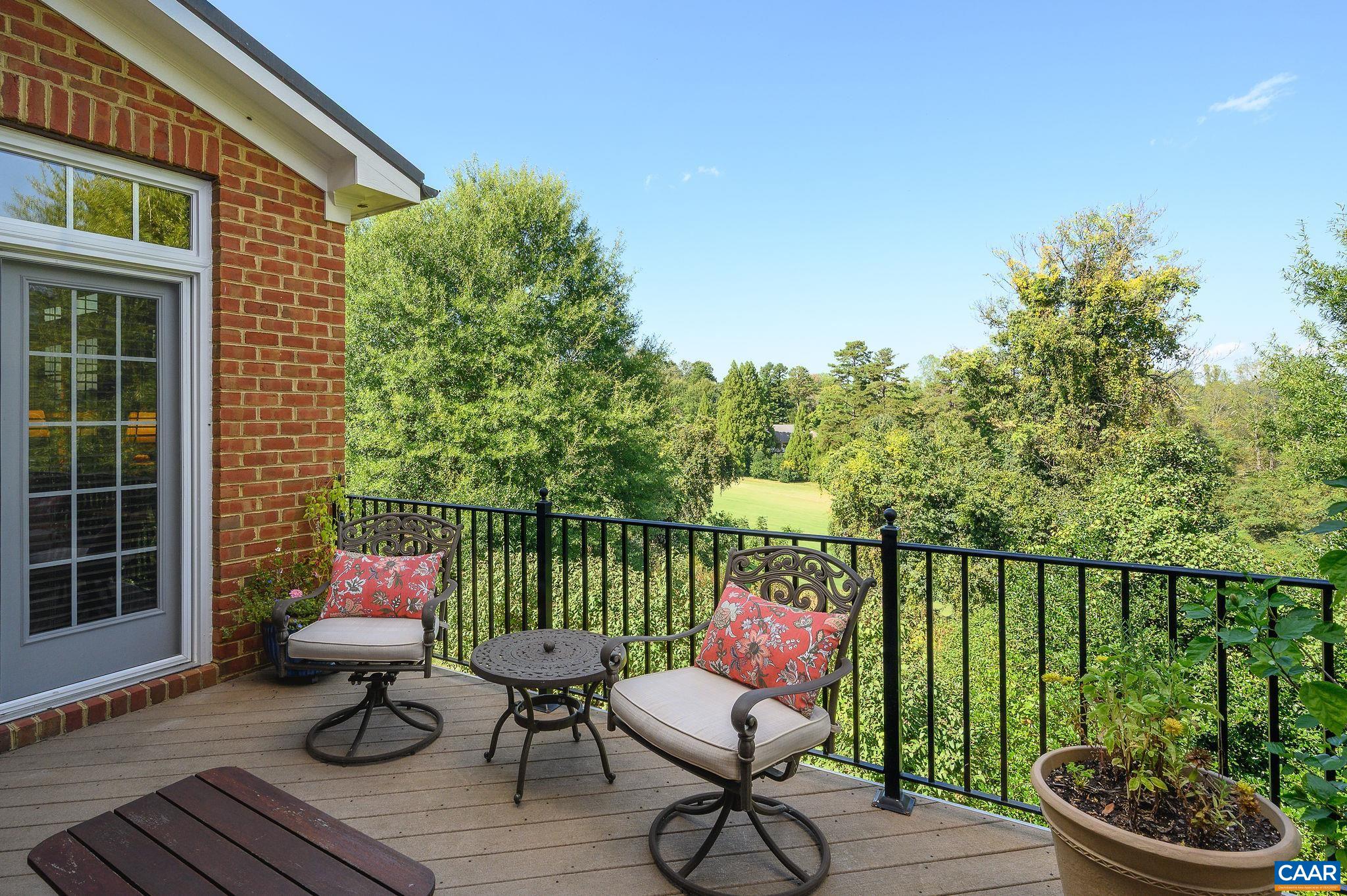 643 EIGHT WOODS LN