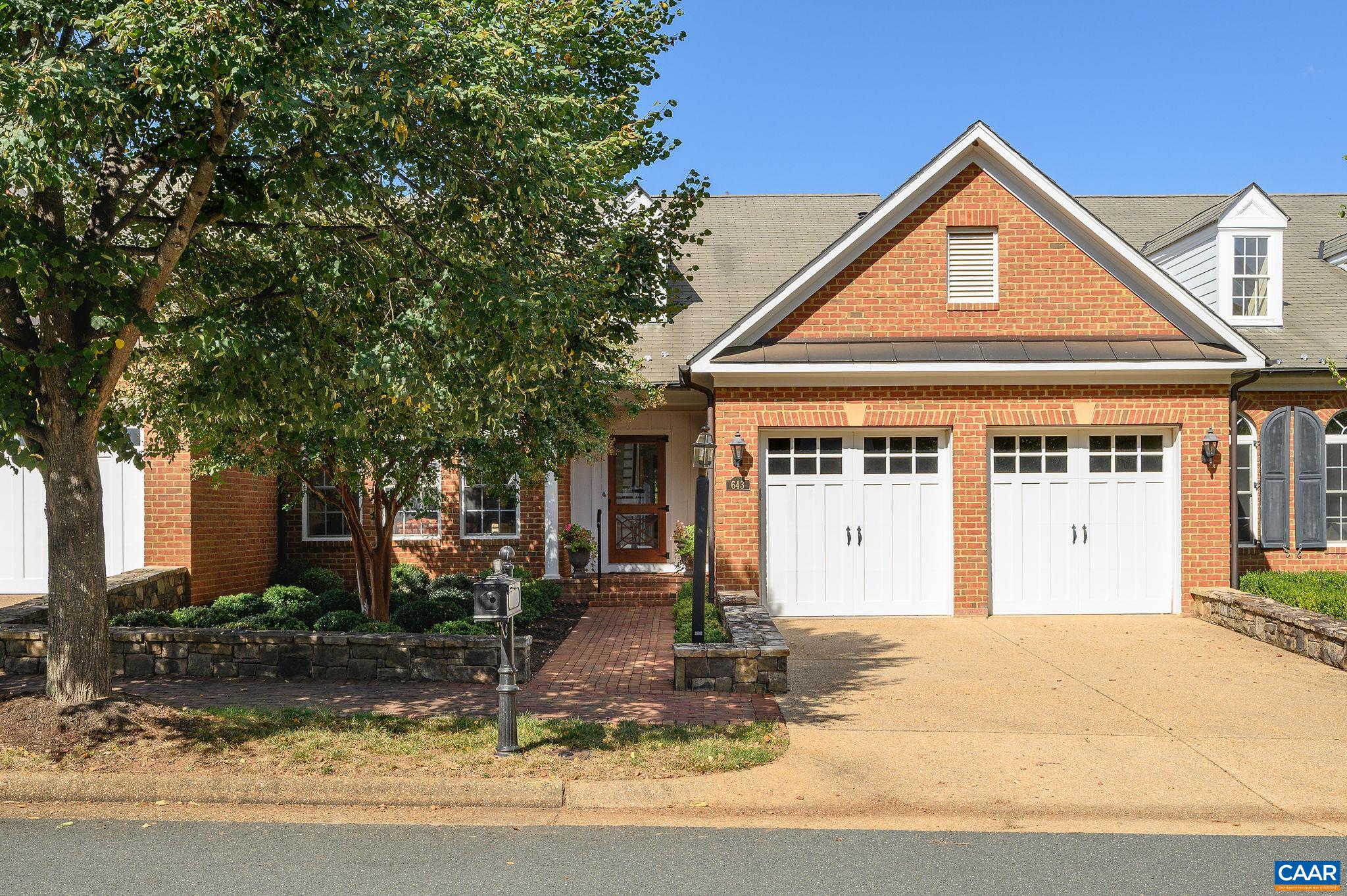 643 EIGHT WOODS LN