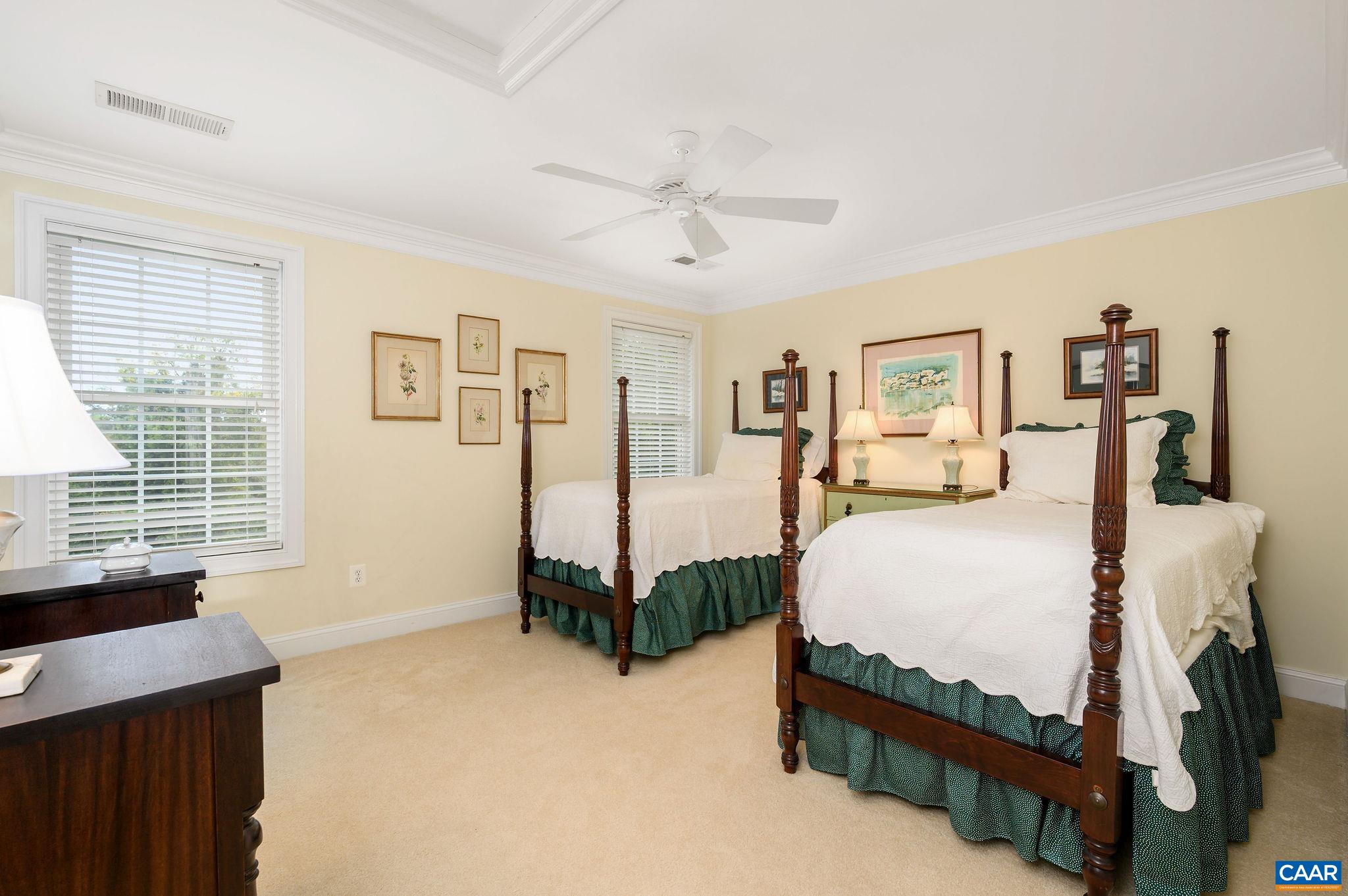 643 EIGHT WOODS LN