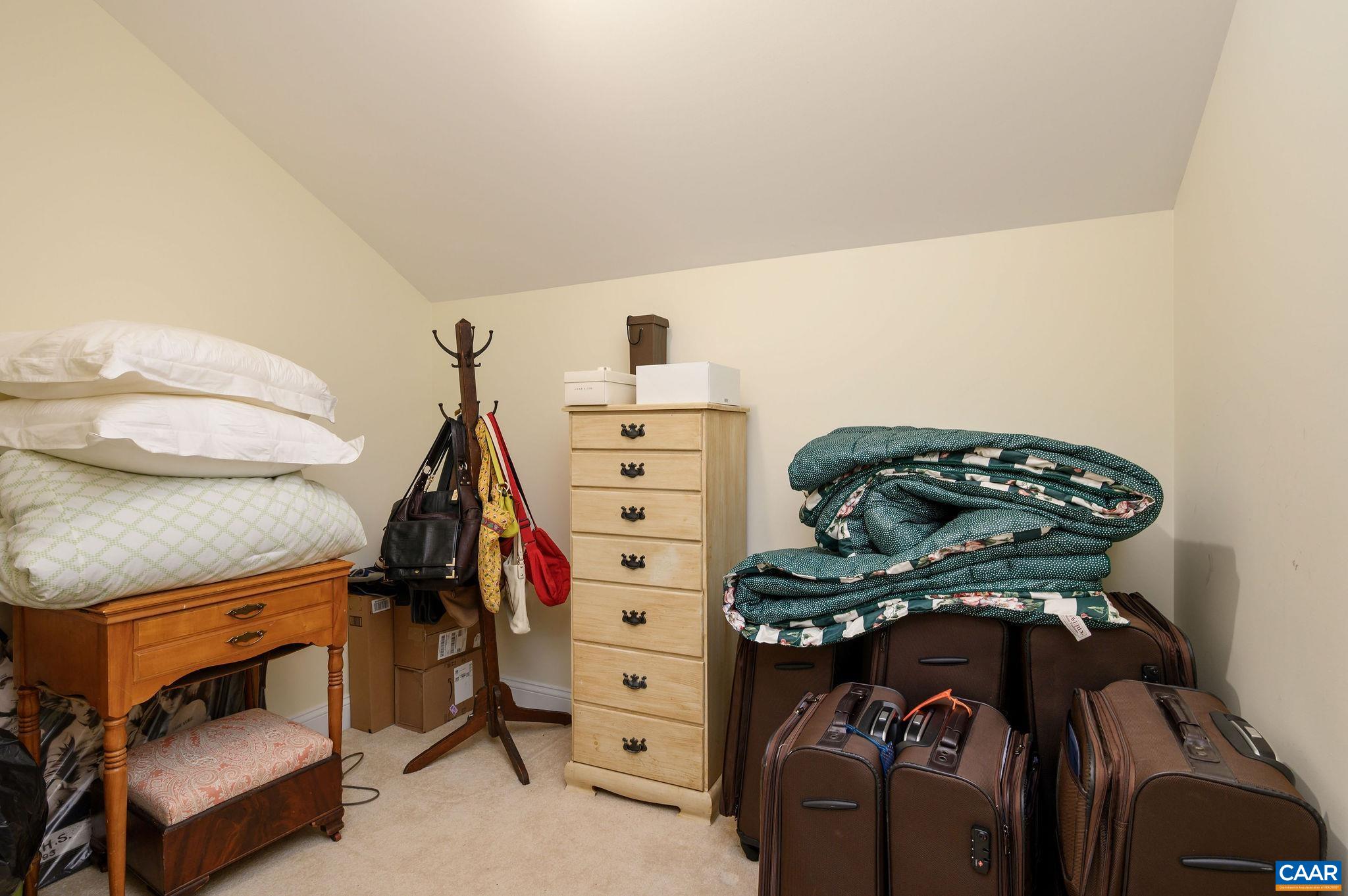 643 EIGHT WOODS LN